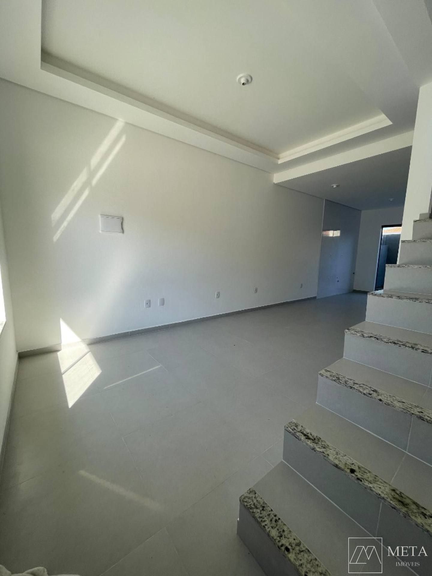 Sobrado com 2 dormitórios no Real parque - São José/SC