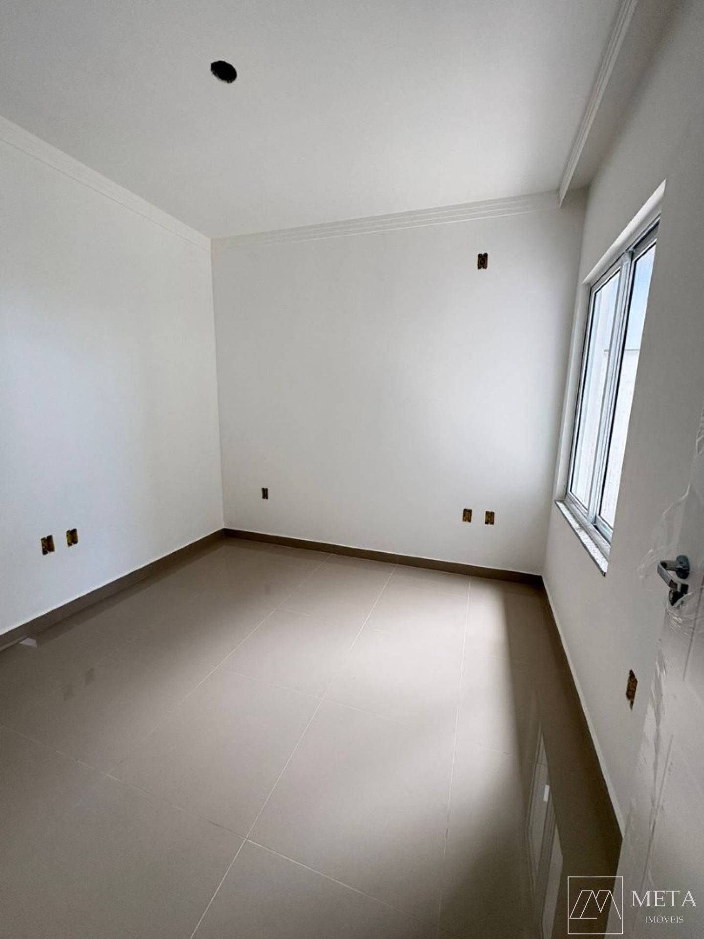 Casa com 3 dormitórios (1 suíte) no Sertão do Maruim - São José/SC