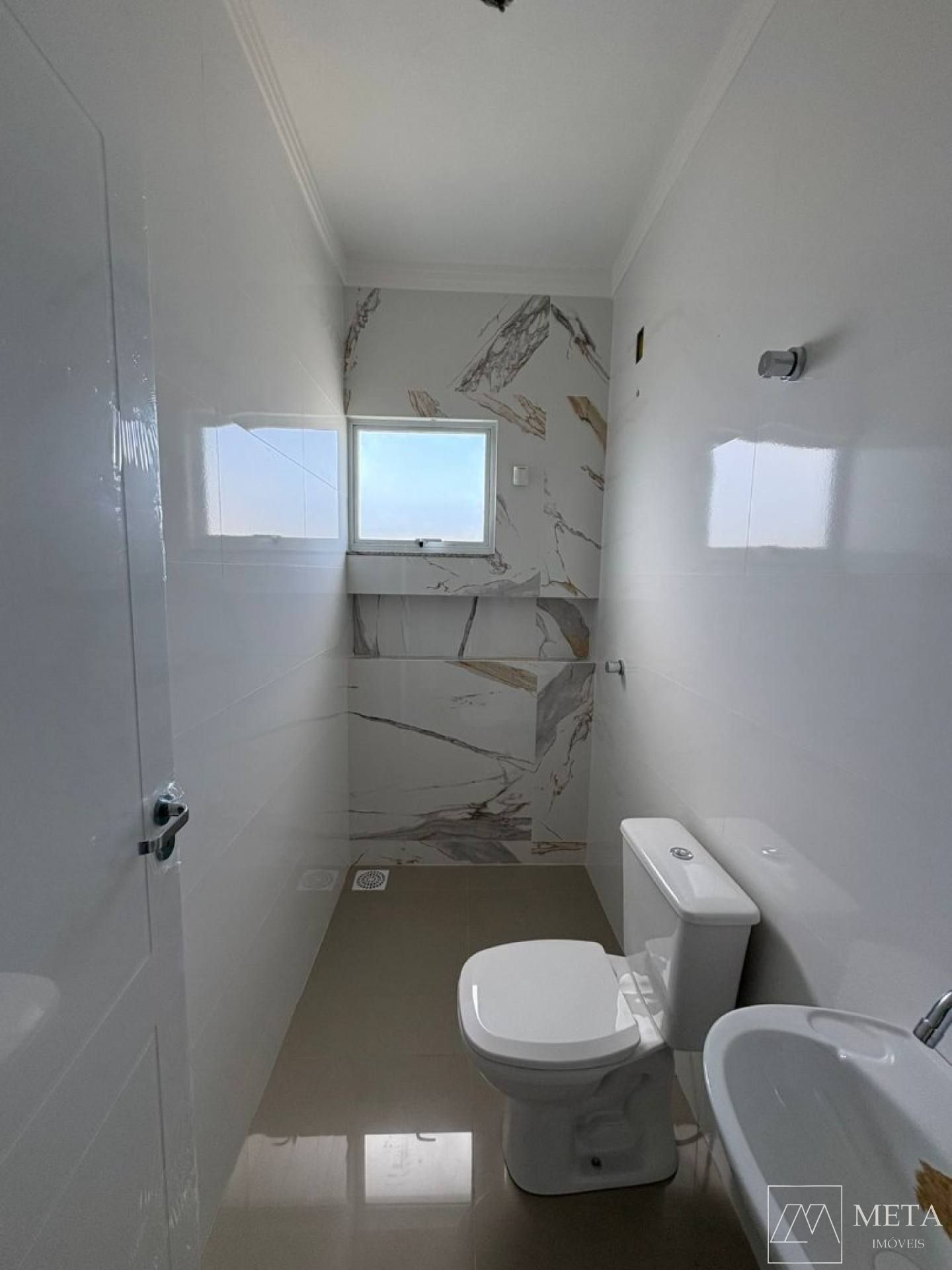 Casa com 3 dormitórios (1 suíte) no Sertão do Maruim - São José/SC