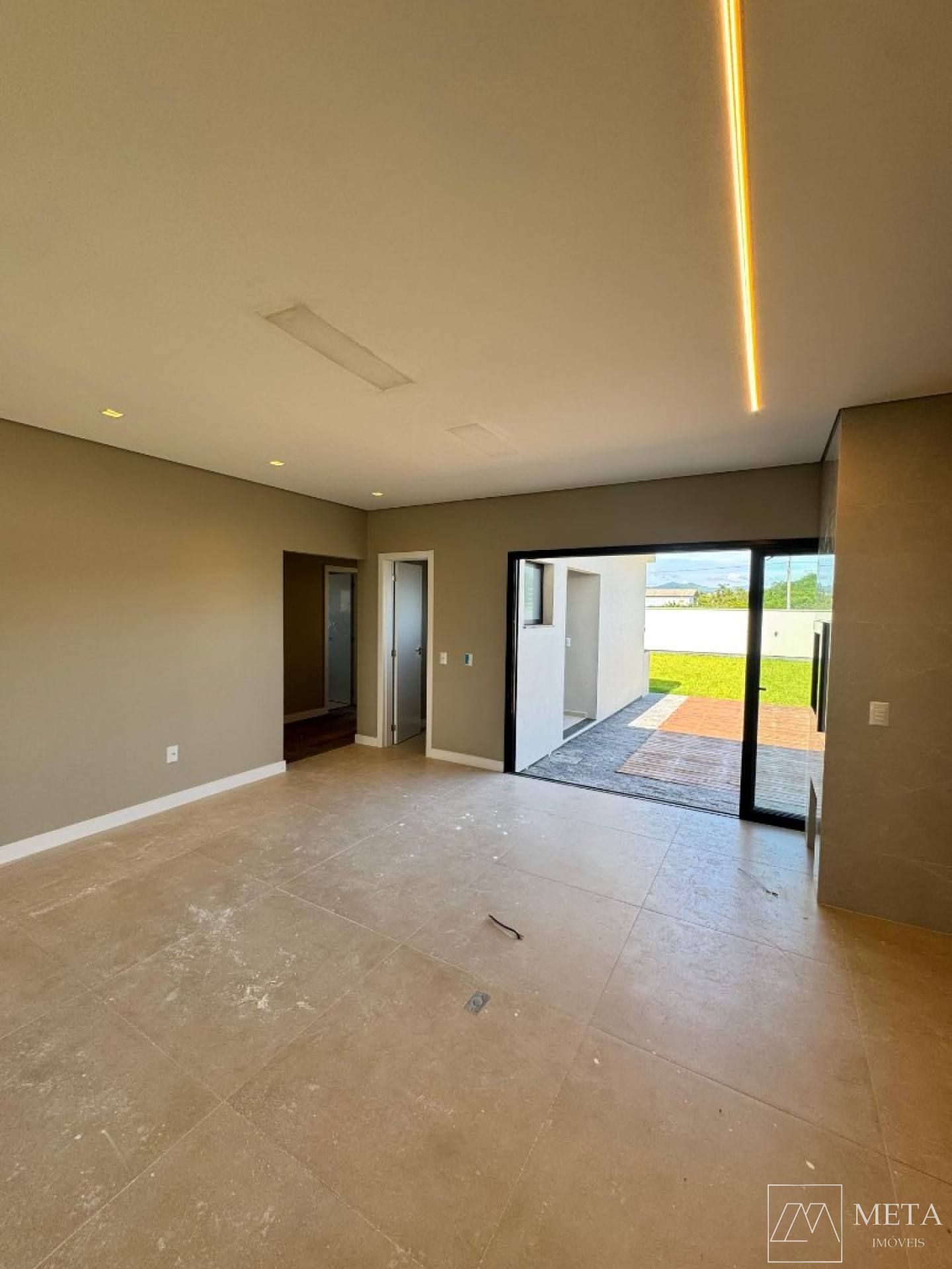 Casa com 3 dormitórios (1 suíte) em Areias - São José/SC