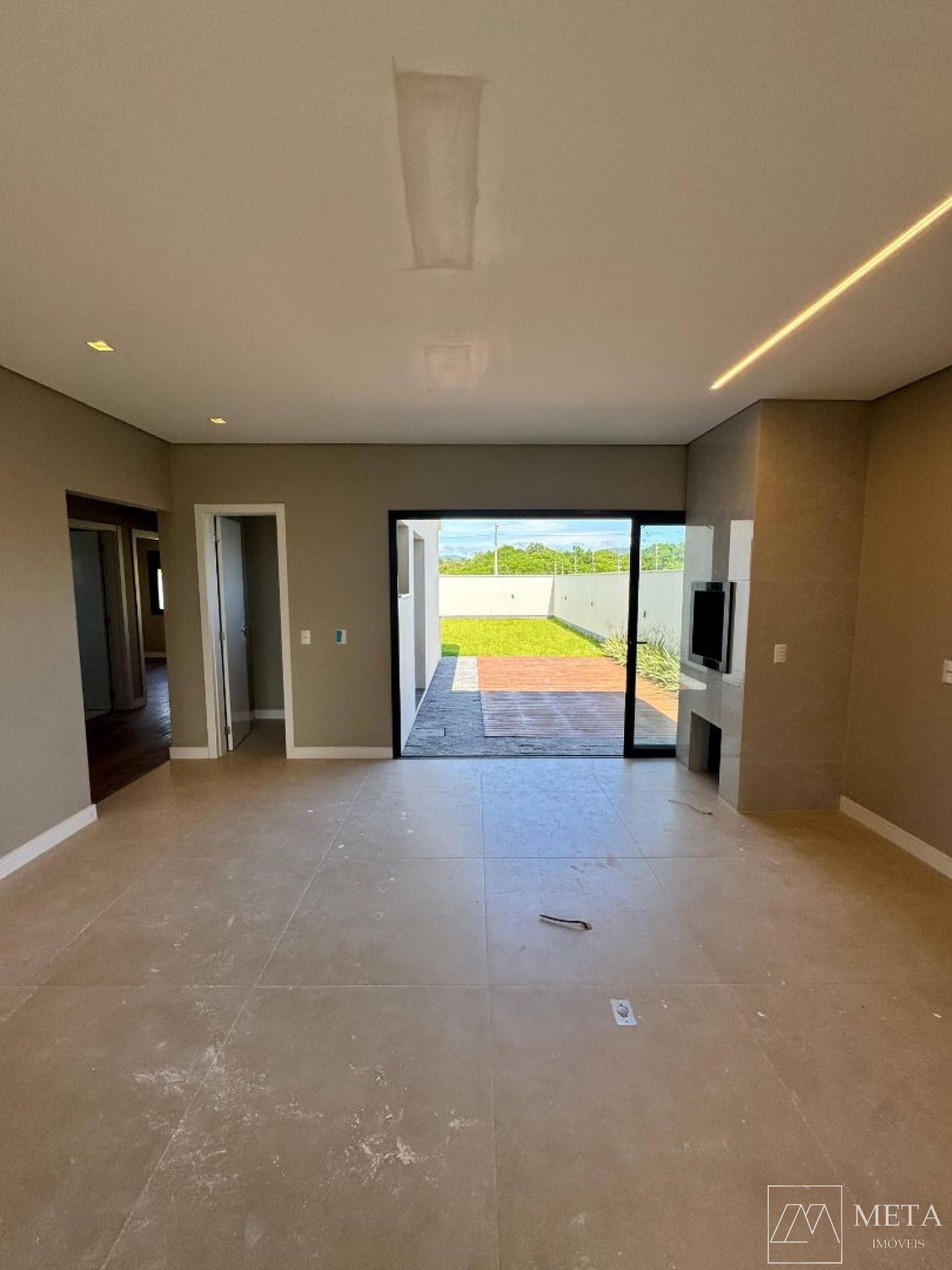 Casa com 3 dormitórios (1 suíte) em Areias - São José/SC