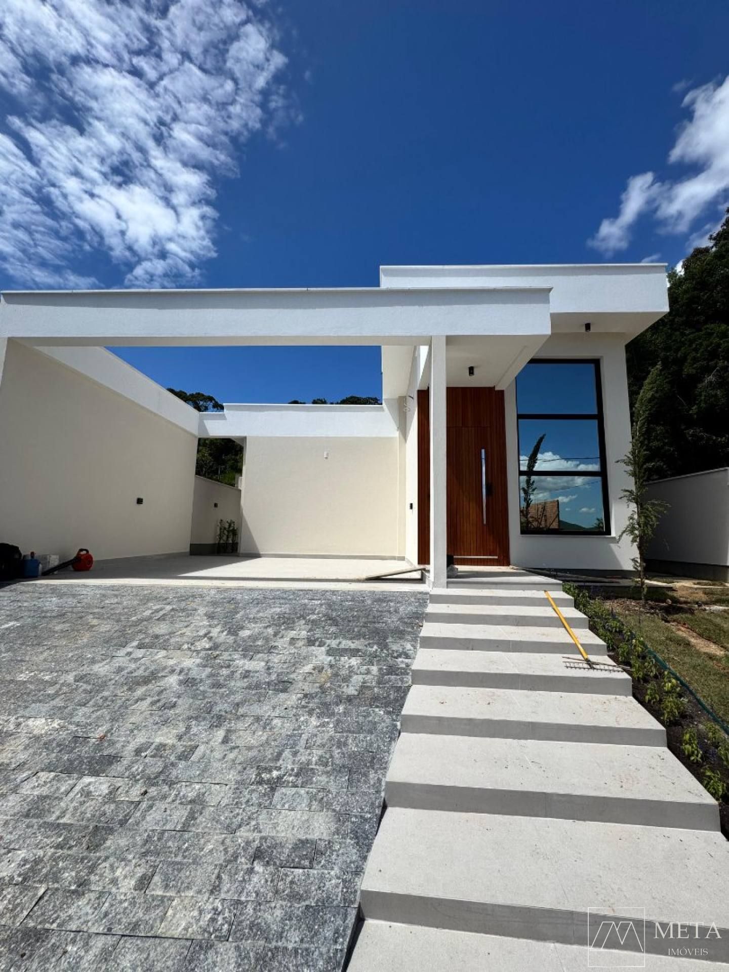 Casa com 3 dormitórios (1 suíte) em Forquilhas - São José/SC