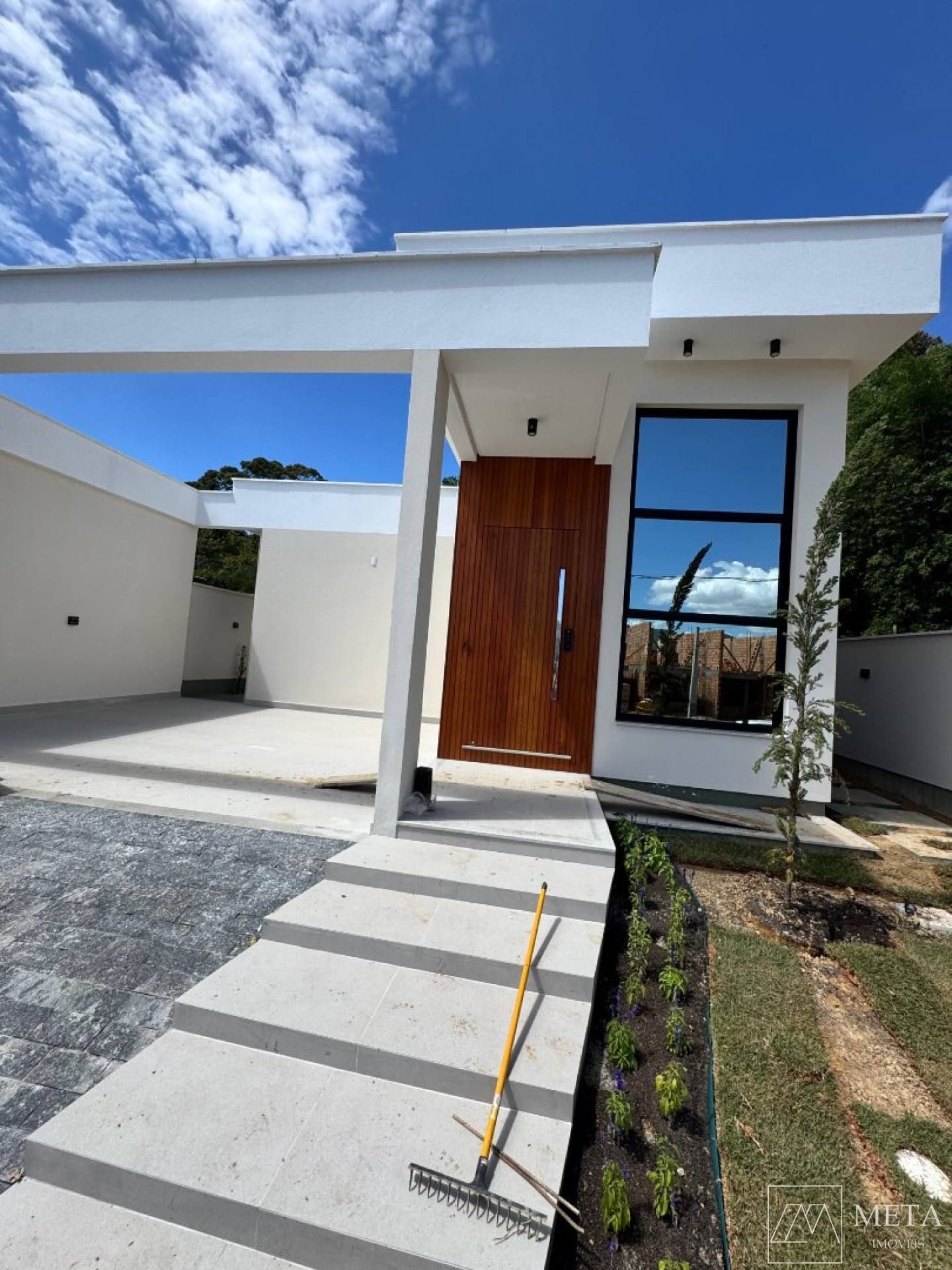 Casa com 3 dormitórios (1 suíte) em Forquilhas - São José/SC