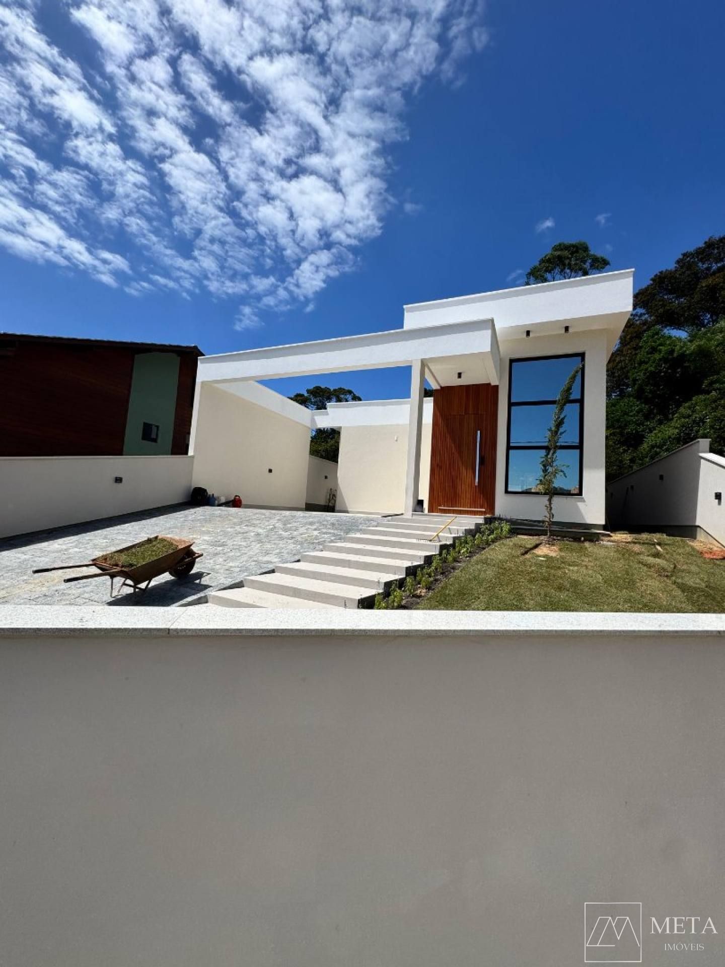 Casa com 3 dormitórios (1 suíte) em Forquilhas - São José/SC