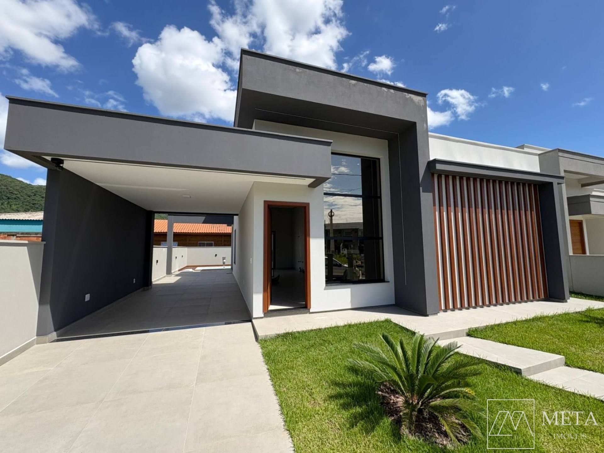 Casa com 3 dormitórios (1 suíte) em Forquilhas - São José/SC