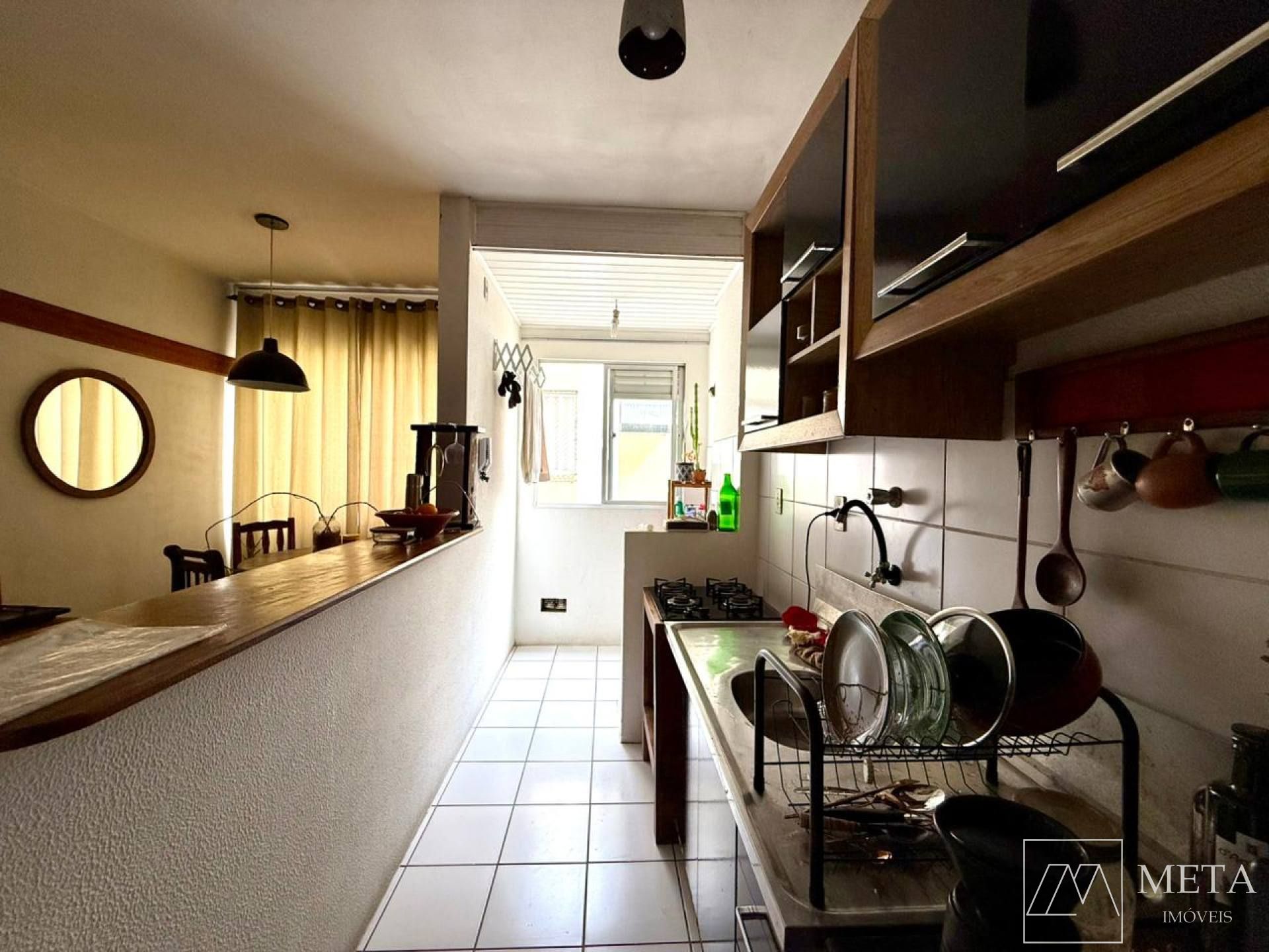 Apartamento com 2 dormitórios na Serraria - São José/SC