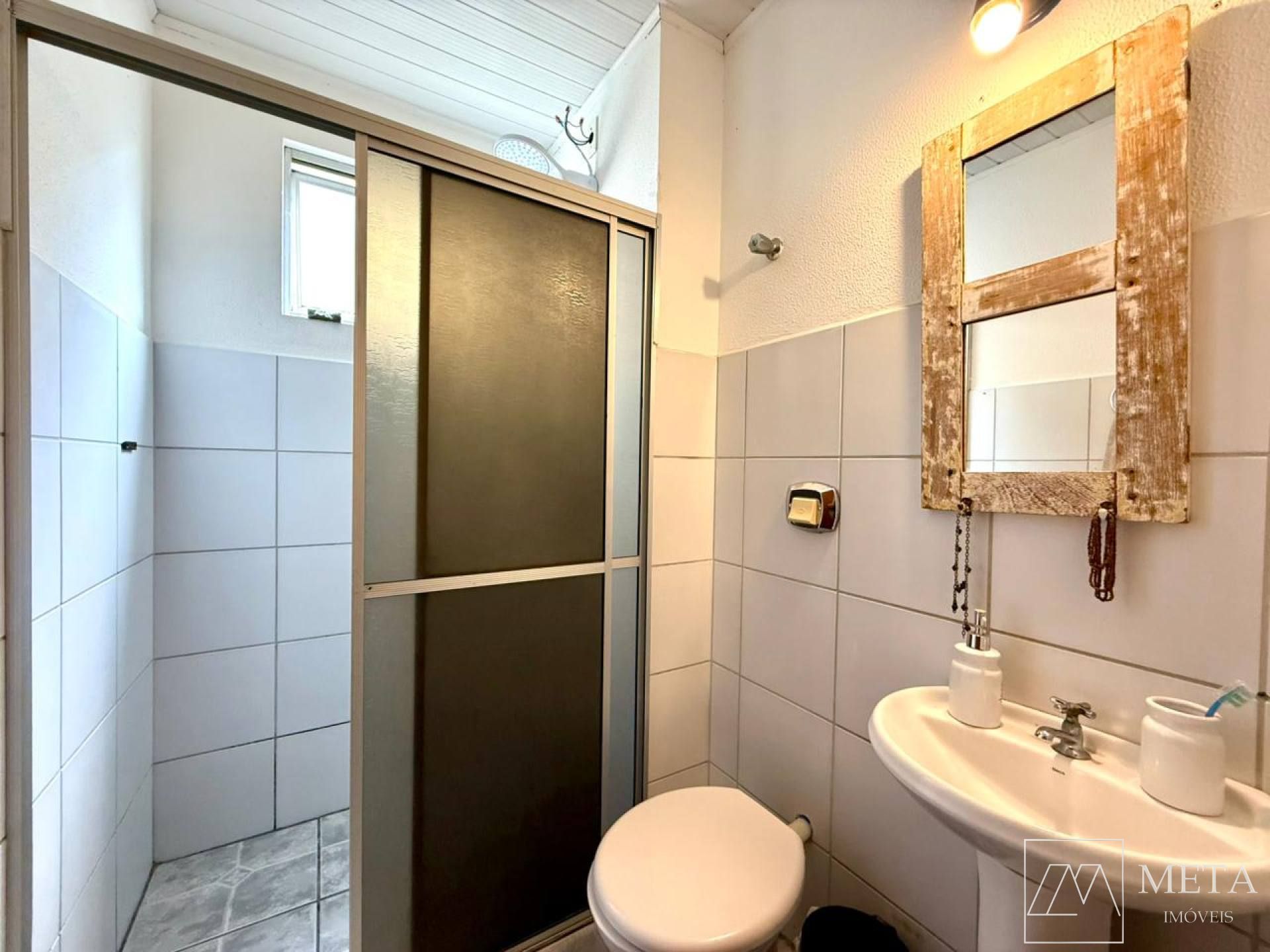 Apartamento com 2 dormitórios na Serraria - São José/SC