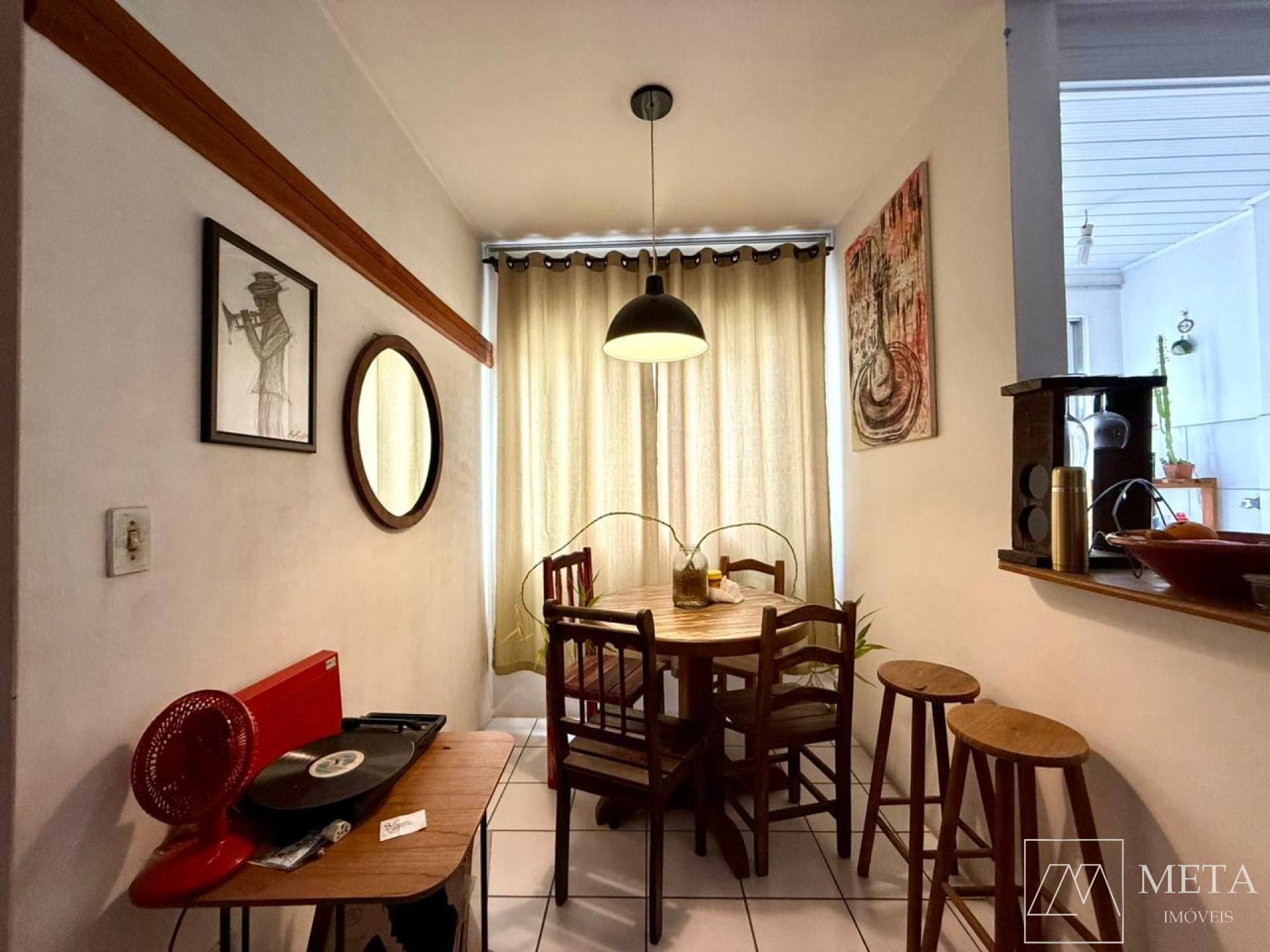 Apartamento com 2 dormitórios na Serraria - São José/SC