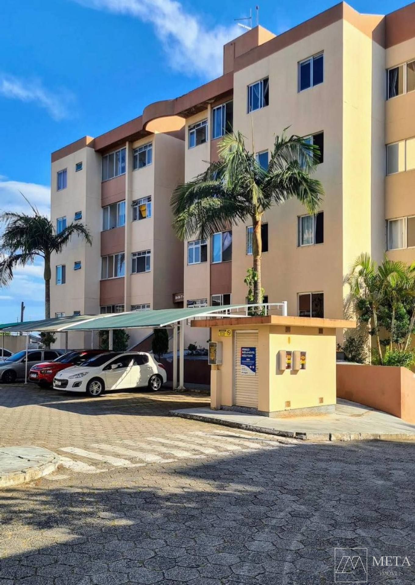 Apartamento com 2 dormitórios na Serraria - São José/SC