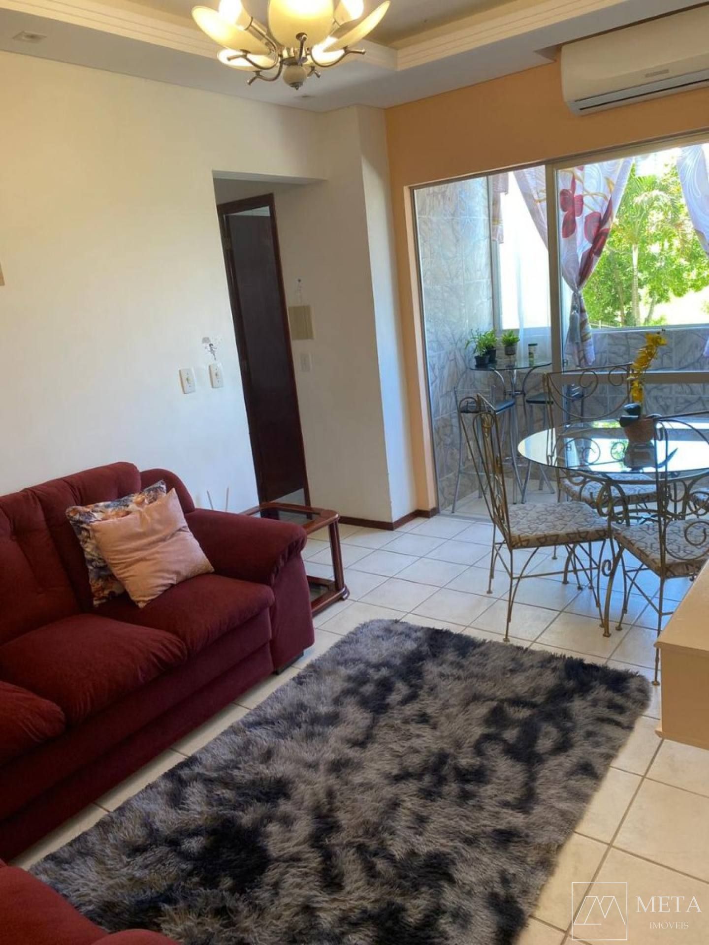 Apartamento com 2 dormitórios na Serraria - São José/SC
