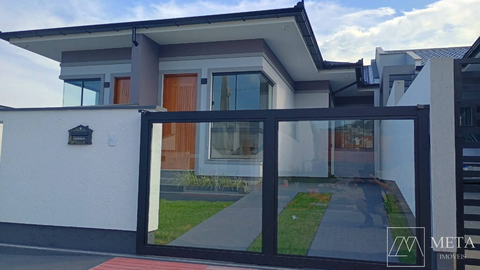 Casa com 2 dormitórios em Forquilhas - São José/SC