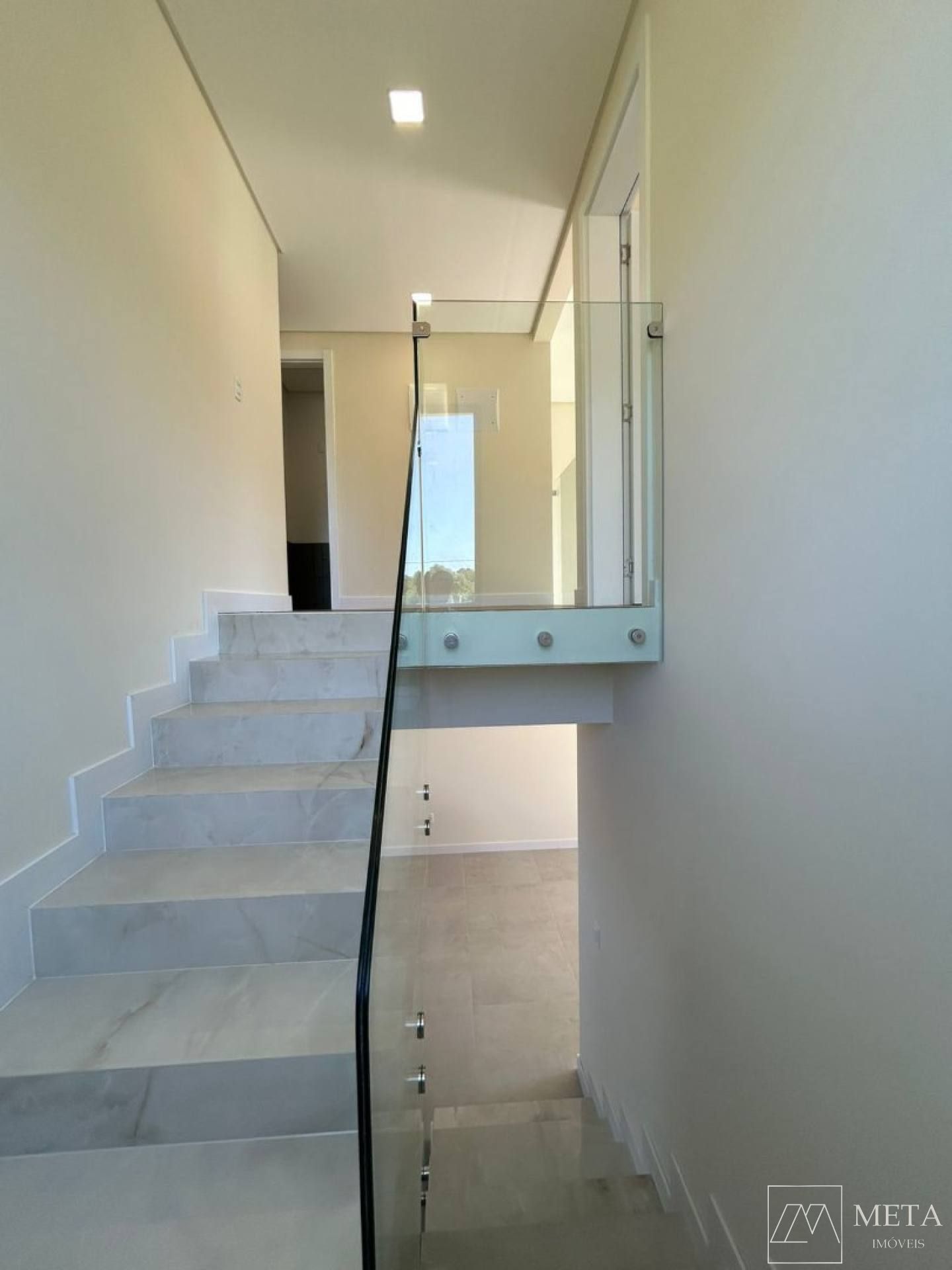 Sobrado com 3 dormitórios (1 suíte master) em Forquilhas - São José/SC