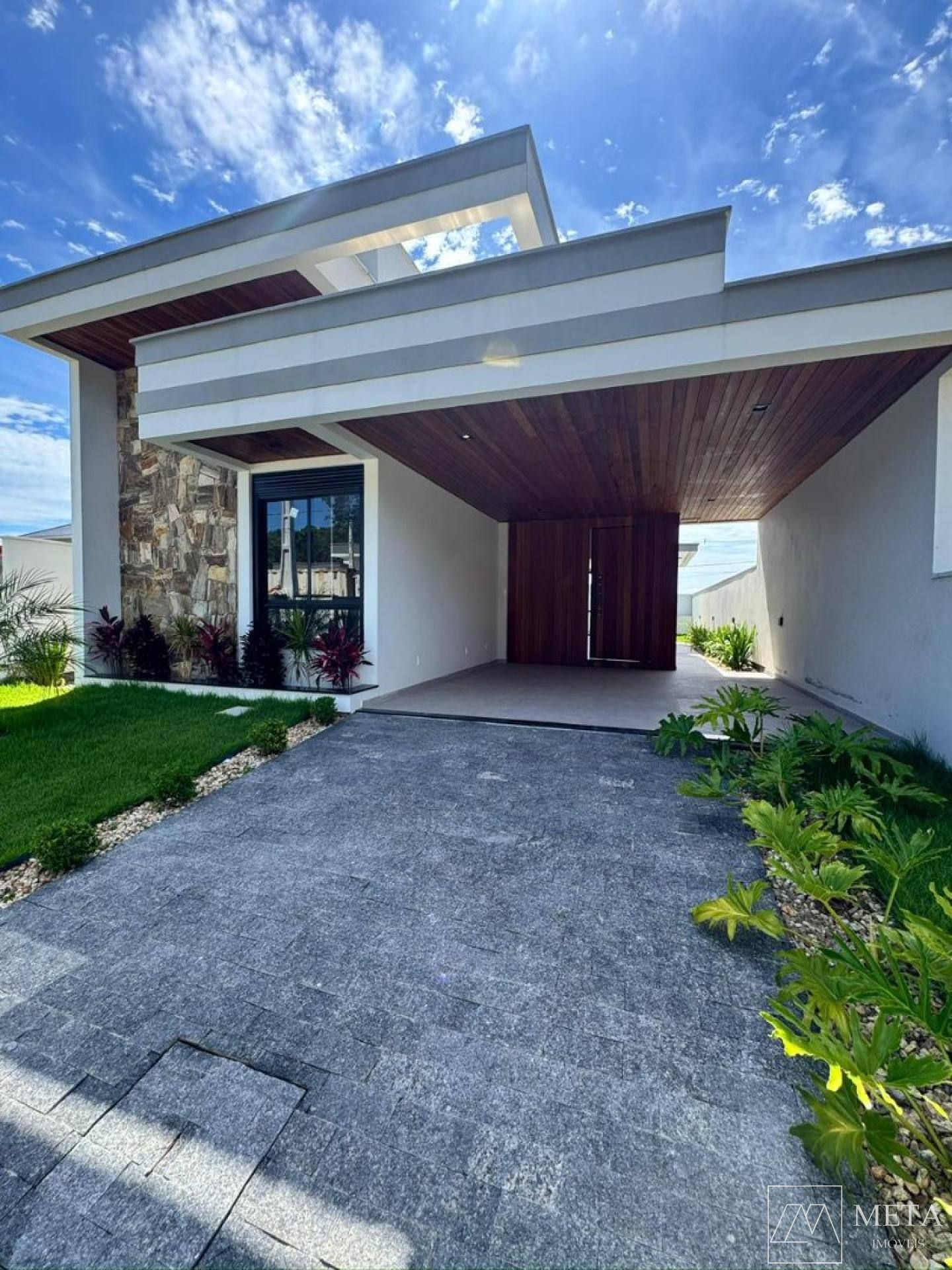 Casa com 3 dormitórios (1 suíte) no Sertão do Maruim - São José/SC