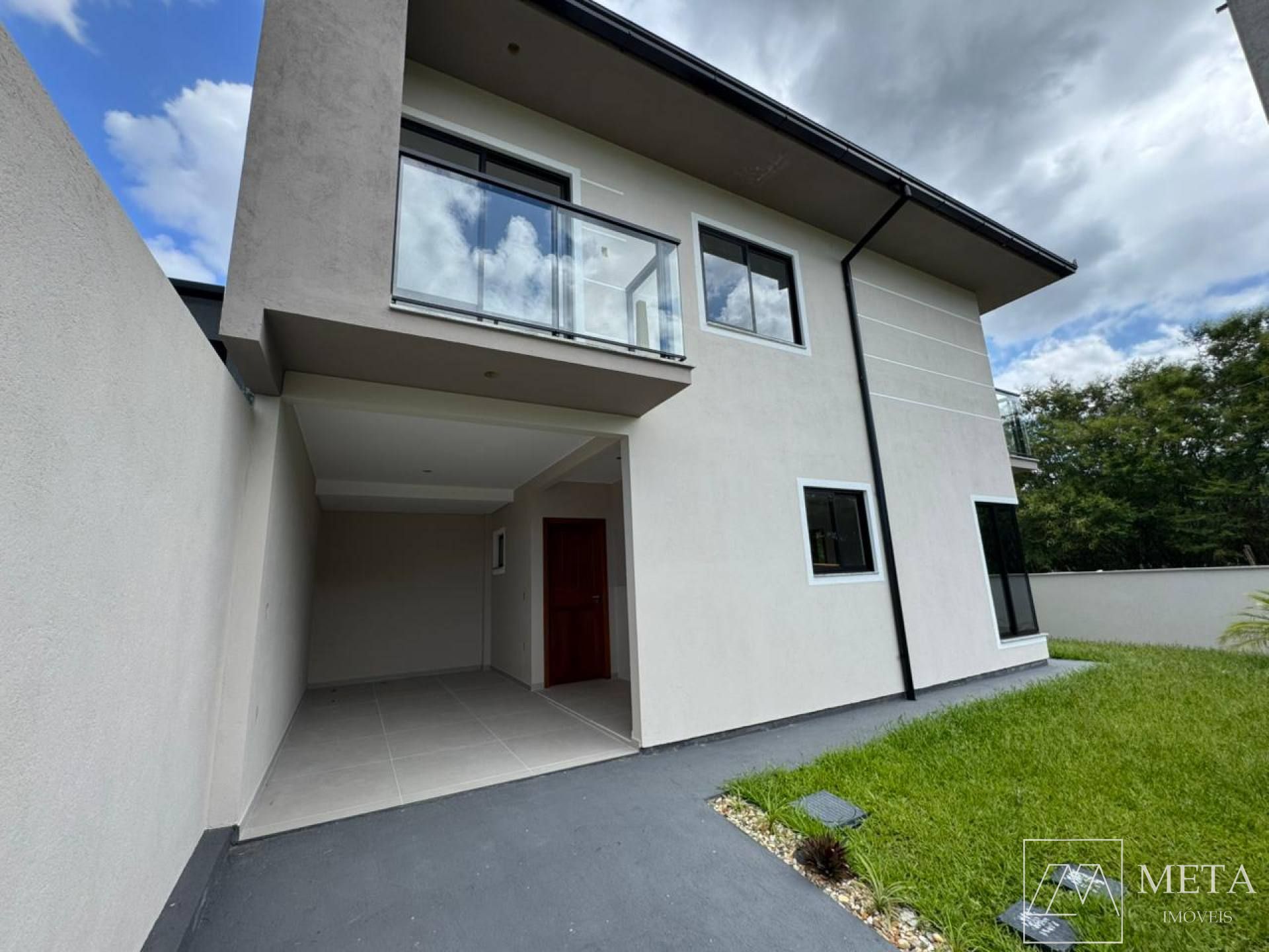 Sobrado com 3 dormitórios (1 suíte) em Forquilhas - São José/SC