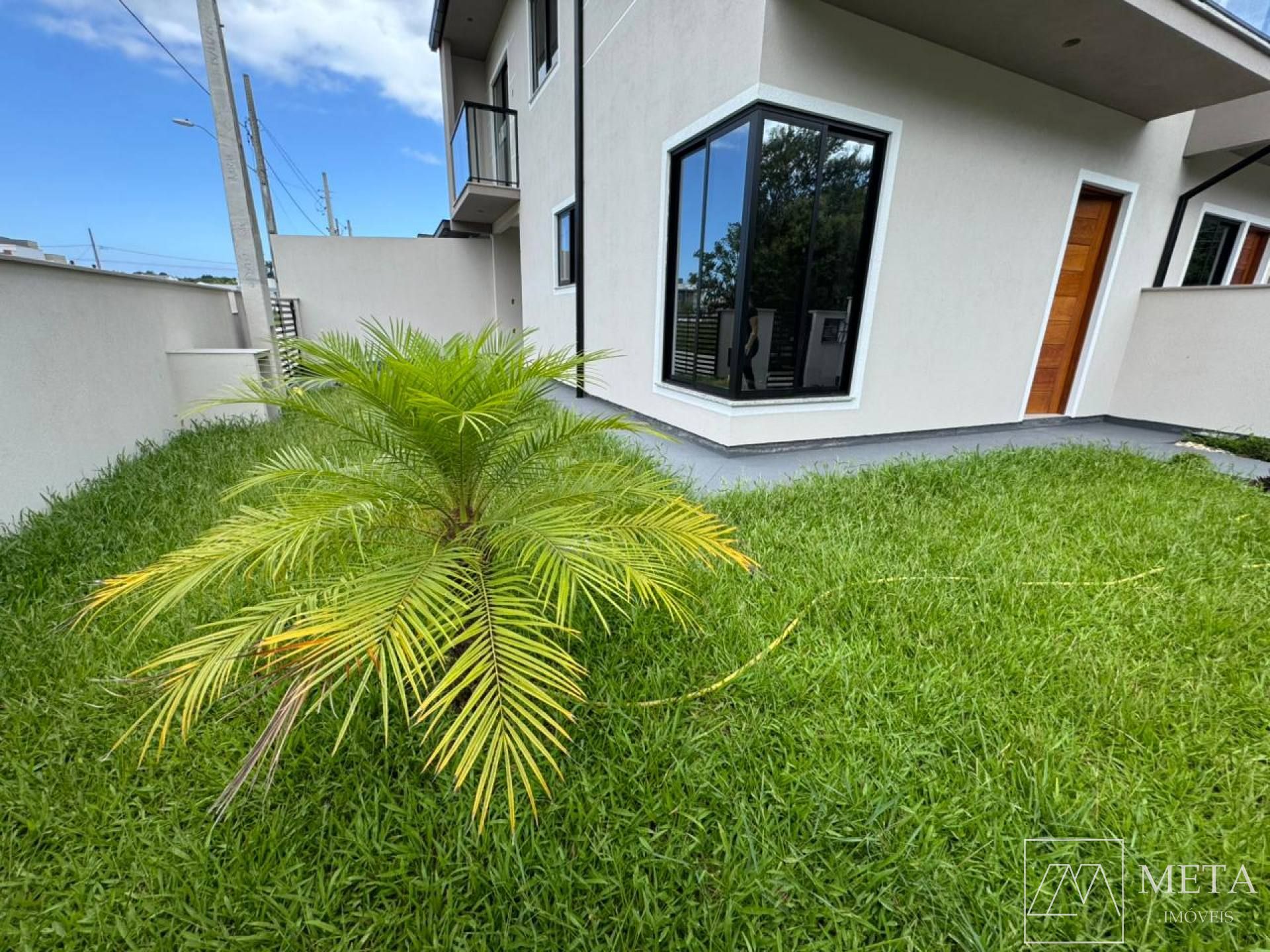 Sobrado com 3 dormitórios (1 suíte) em Forquilhas - São José/SC