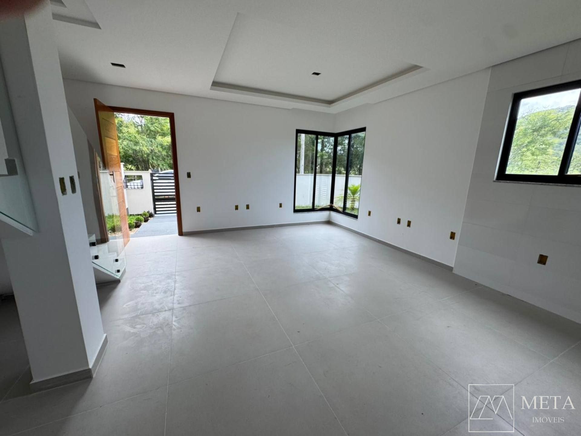 Sobrado com 3 dormitórios (1 suíte) em Forquilhas - São José/SC