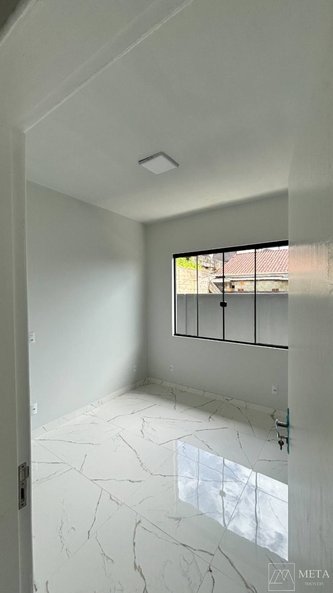 Casa com 2 dormitórios (1 suíte) em Forquilhas - São José/SC