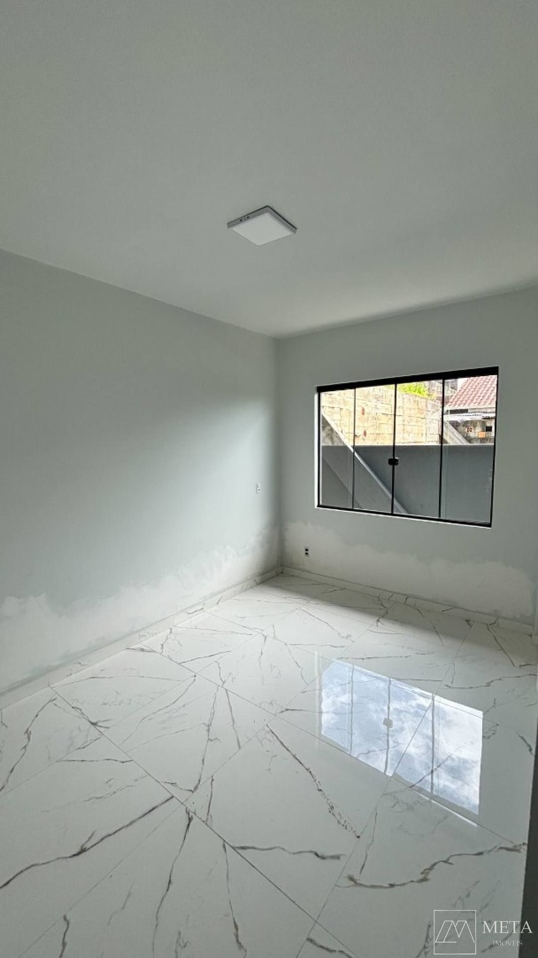 Casa com 2 dormitórios (1 suíte) em Forquilhas - São José/SC