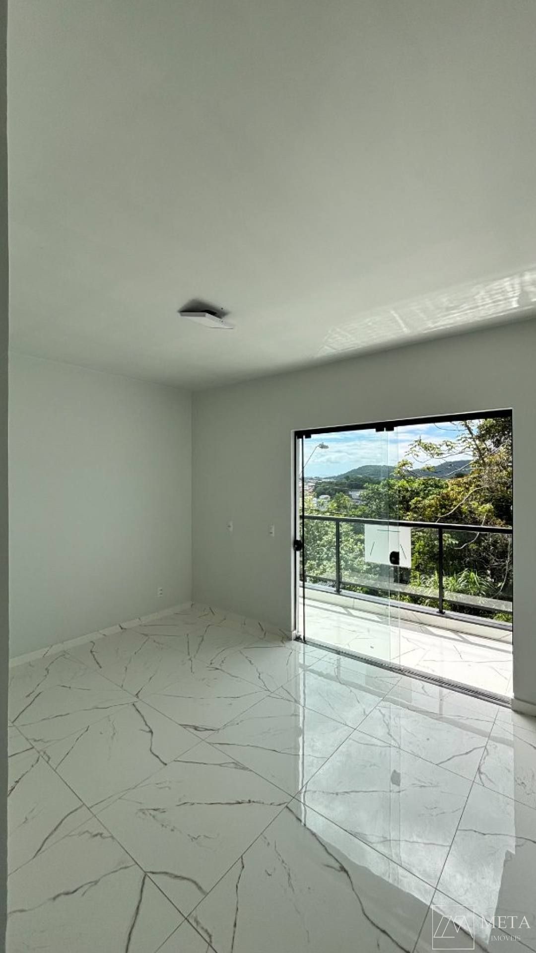 Casa com 2 dormitórios (1 suíte) em Forquilhas - São José/SC