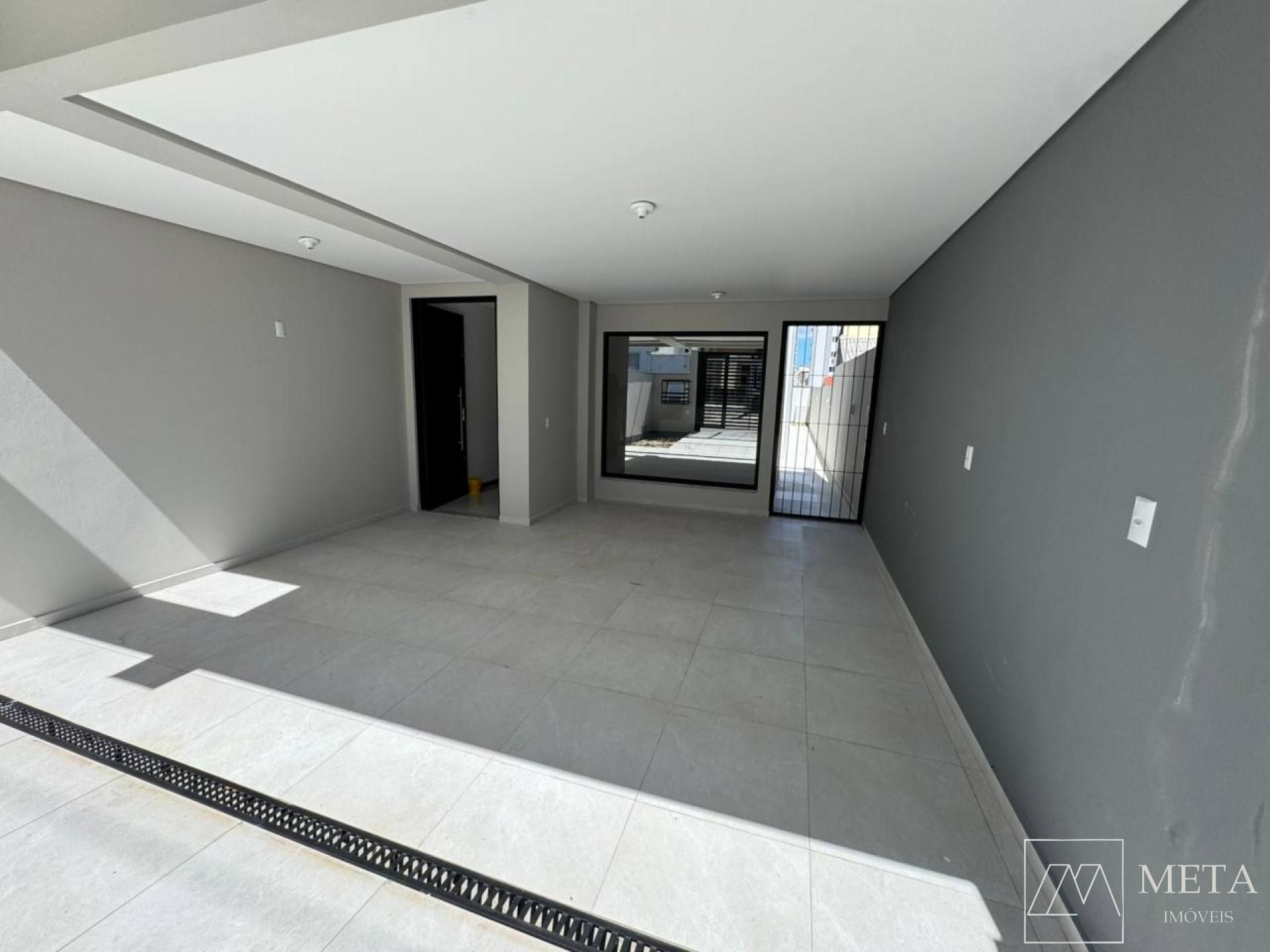 Sobrado com 3 dormitórios (1 suíte) em Barreiros - São José/SC