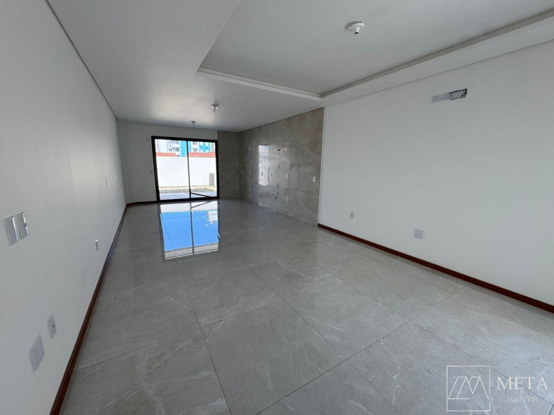 Sobrado com 3 dormitórios (1 suíte) em Barreiros - São José/SC