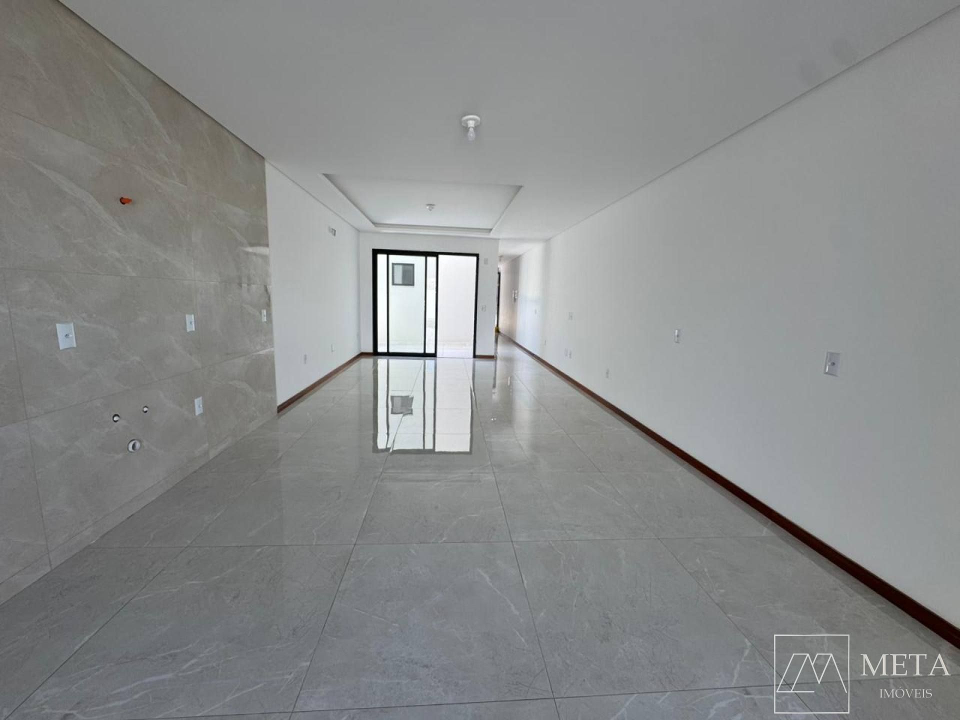 Sobrado com 3 dormitórios (1 suíte) em Barreiros - São José/SC