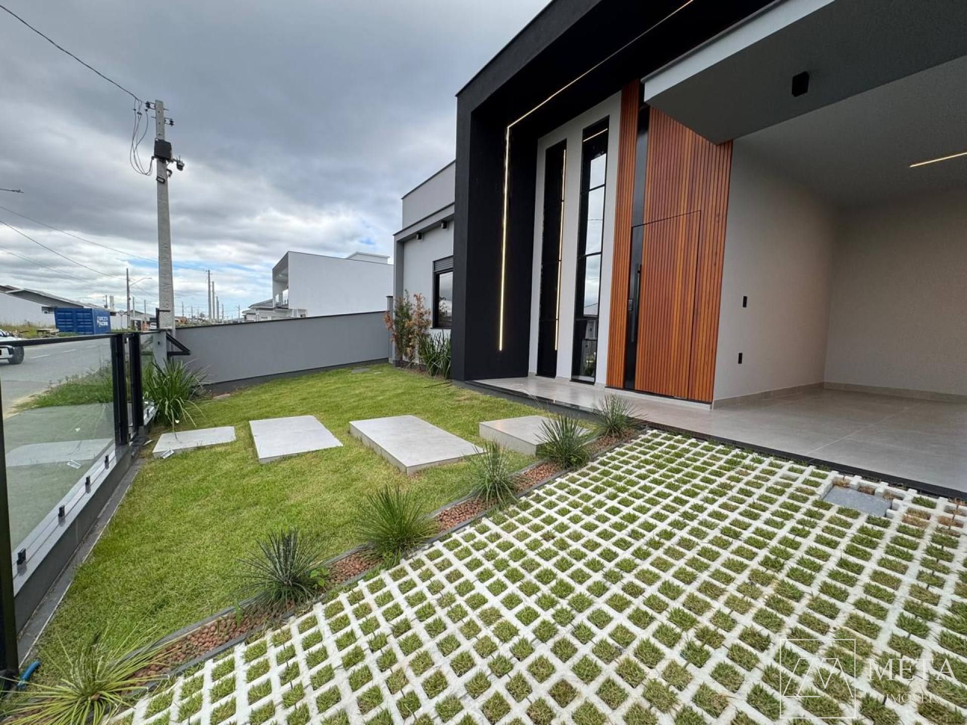 Casa com 3 dormitórios (1 suíte) na Barra do Aririu - Palhoça/SC