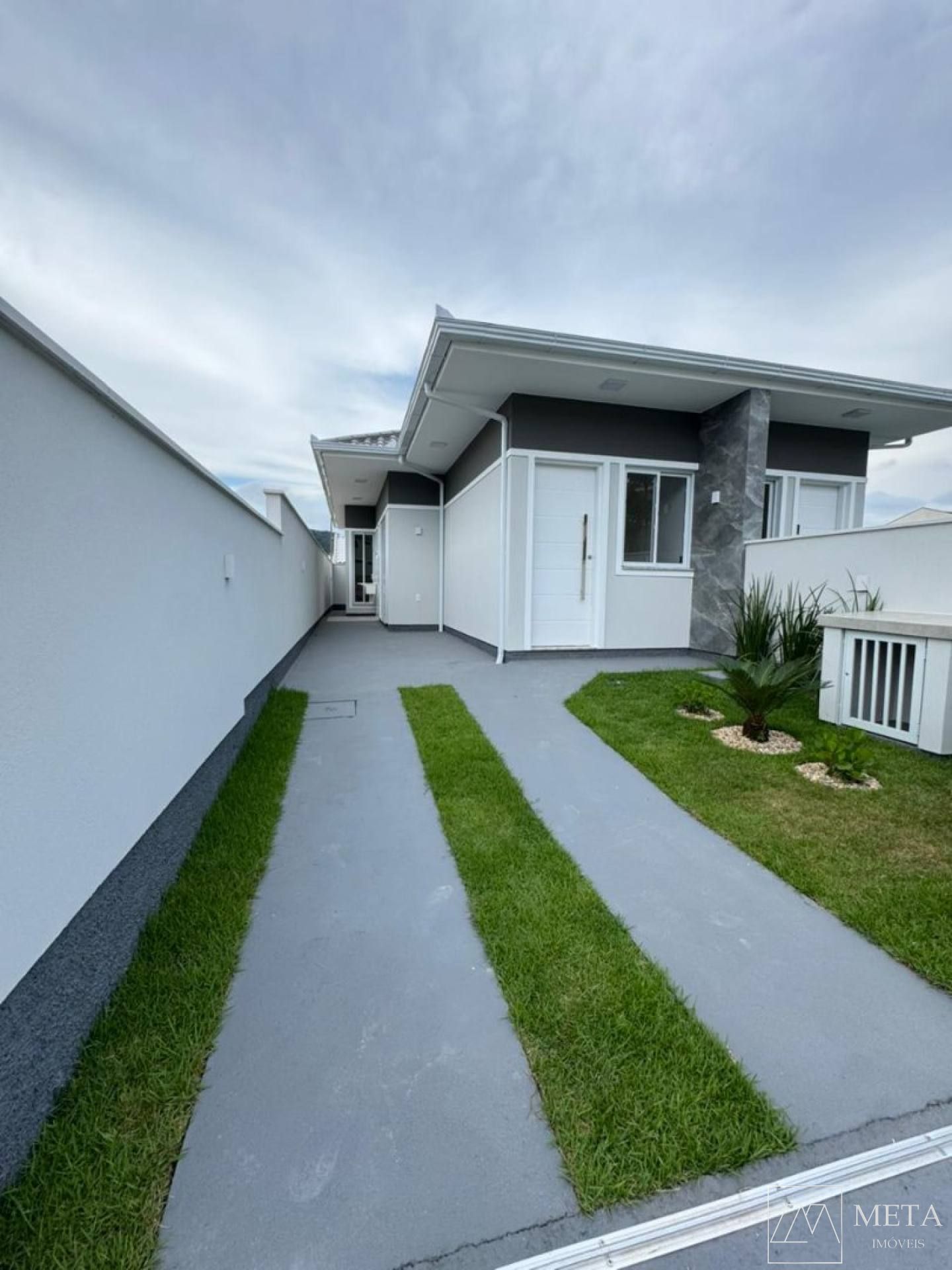 Casa com 2 dormitórios em Forquilhas - São José/SC