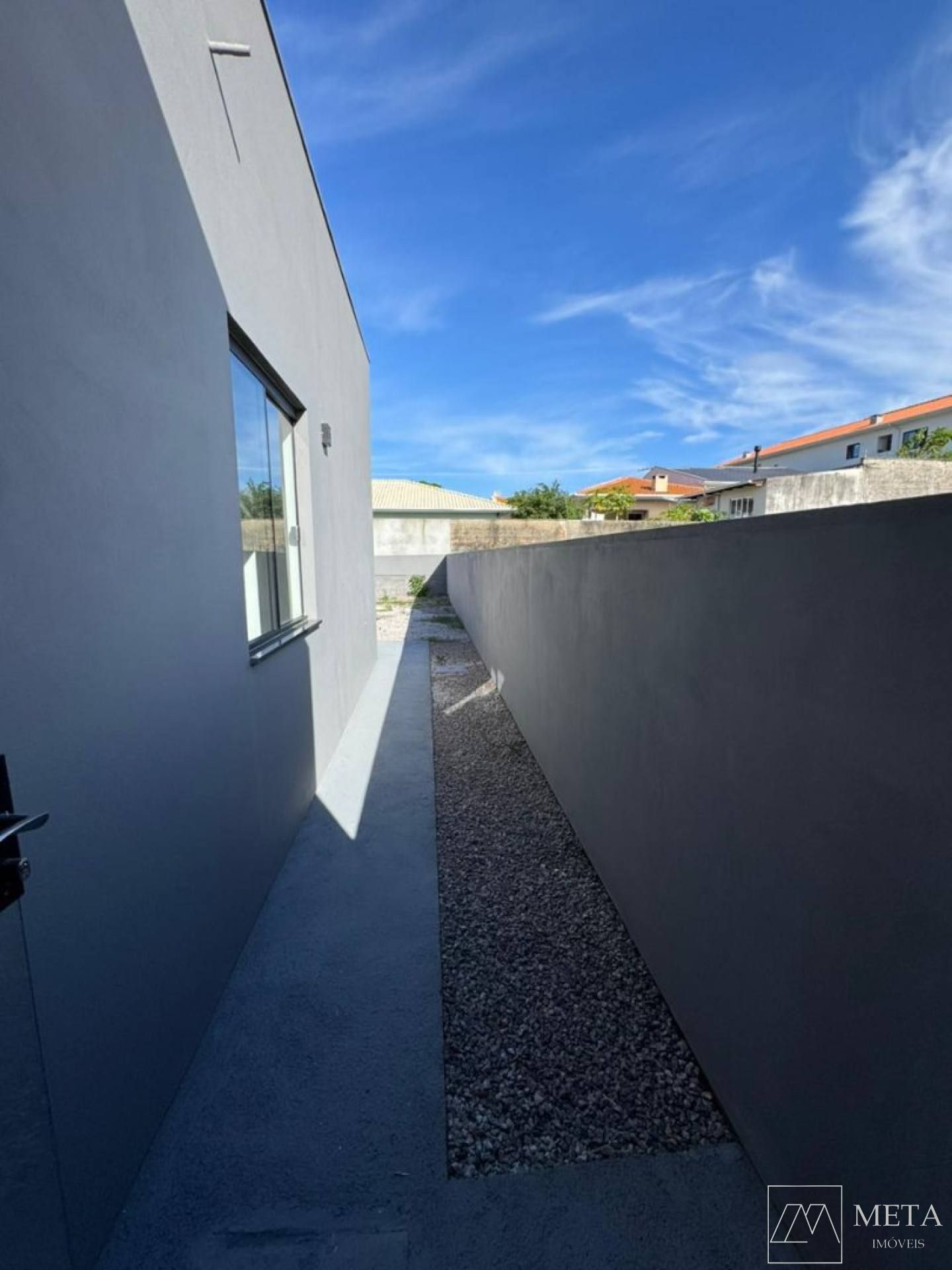 Casa com 2 dormitórios (1 suíte) em Serraria - São José/SC