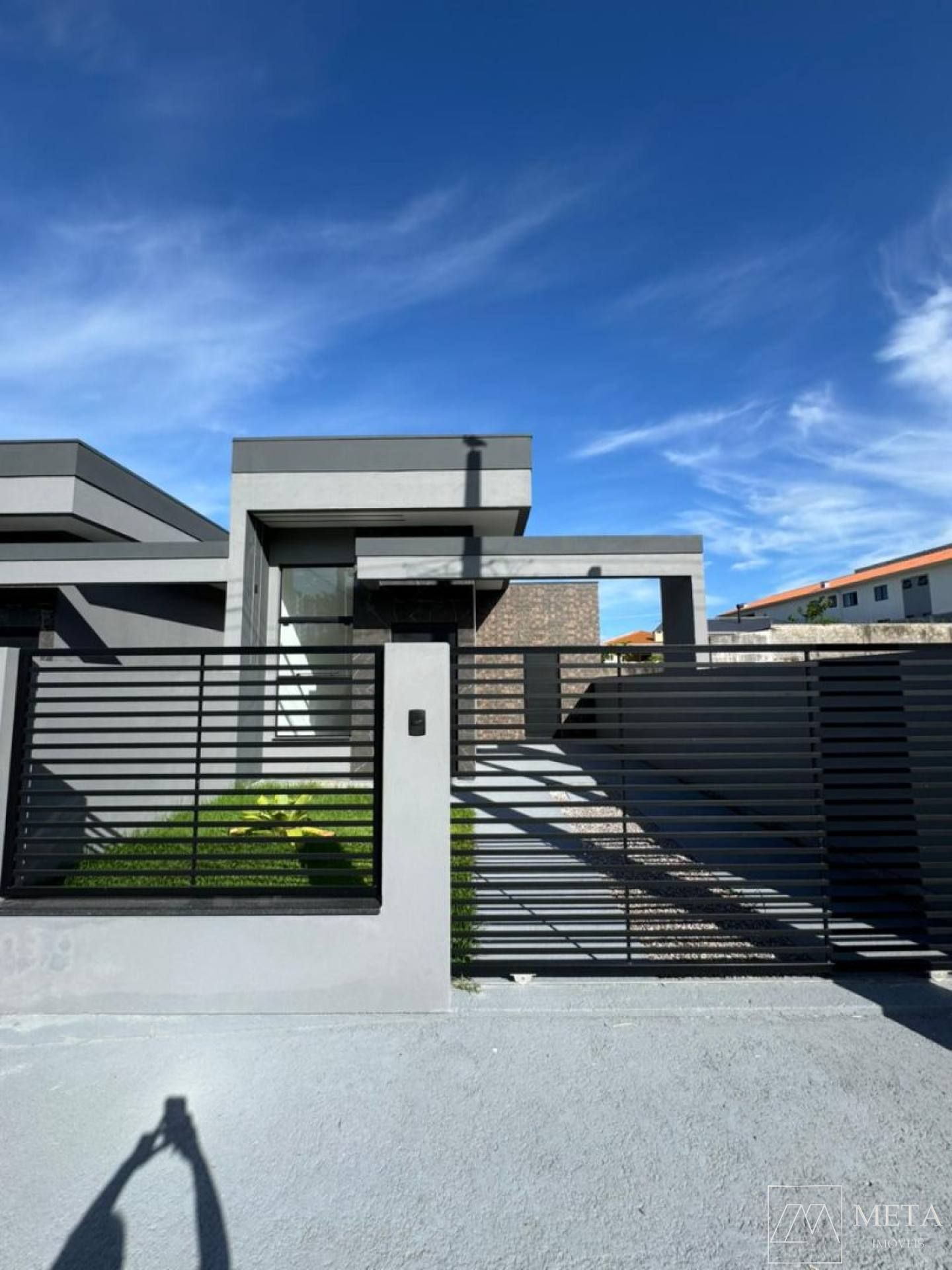 Casa com 2 dormitórios (1 suíte) em Serraria - São José/SC