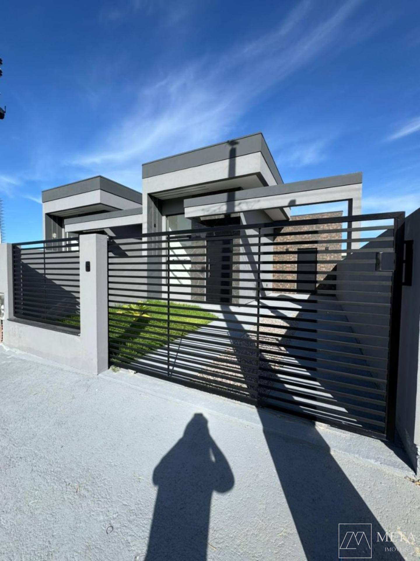 Casa com 2 dormitórios (1 suíte) em Serraria - São José/SC