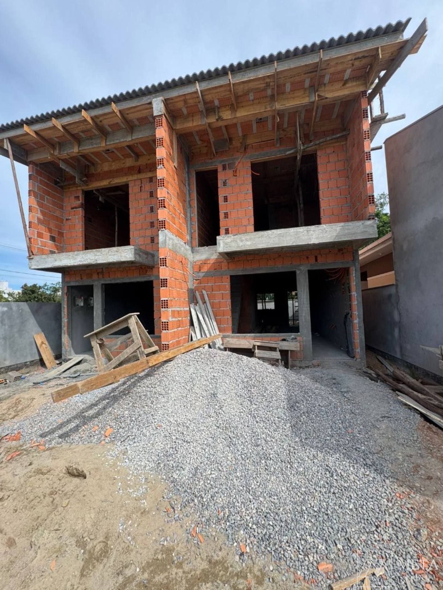 Sobrado com 2 suítes no Sertão do Maruim - São José/SC