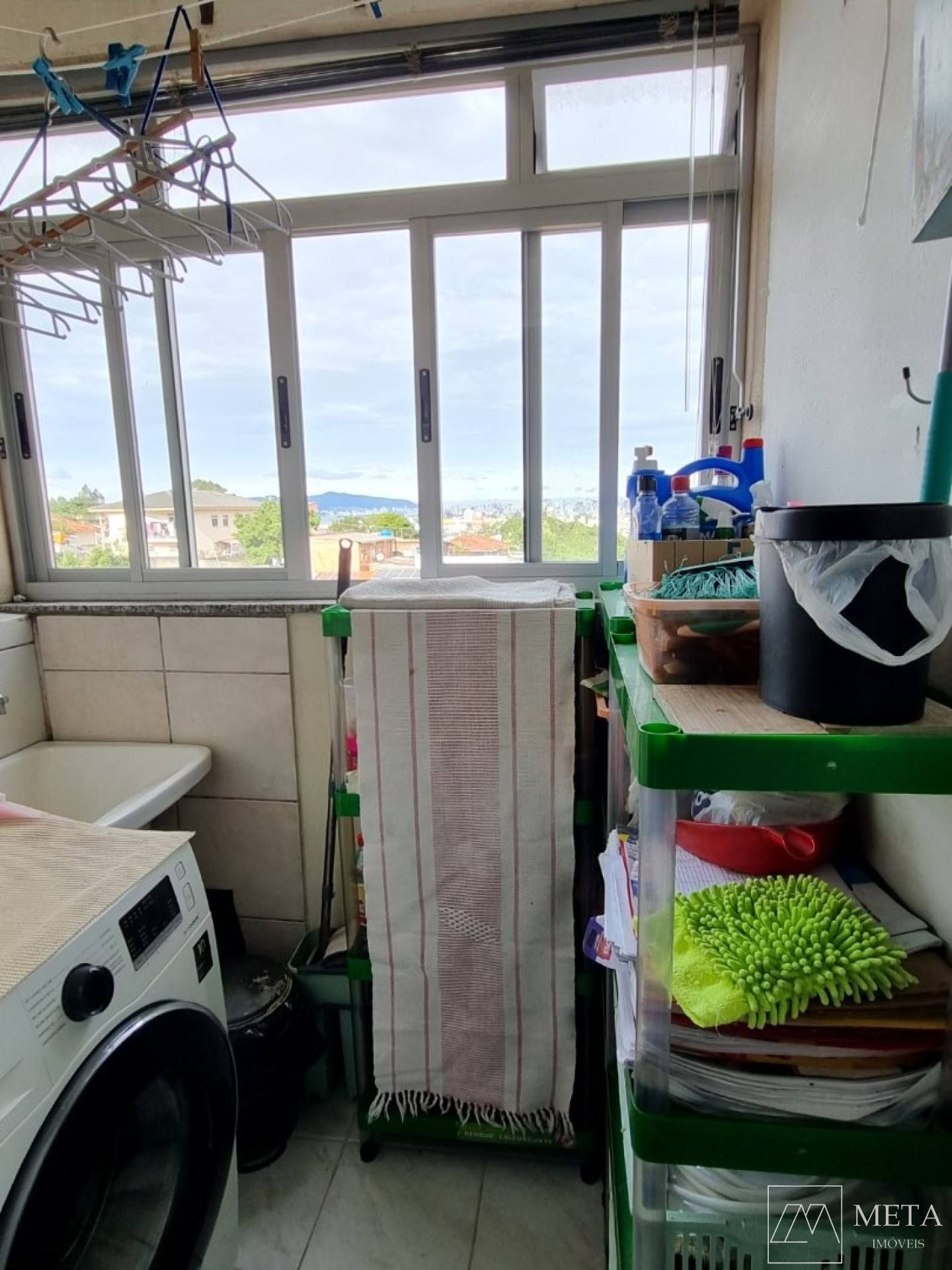 Apartamento com 2 dormitórios em Serraria - São José/SC