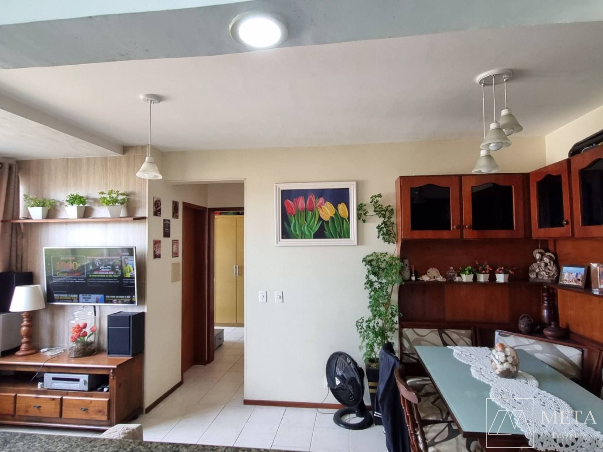 Apartamento com 2 dormitórios em Serraria - São José/SC