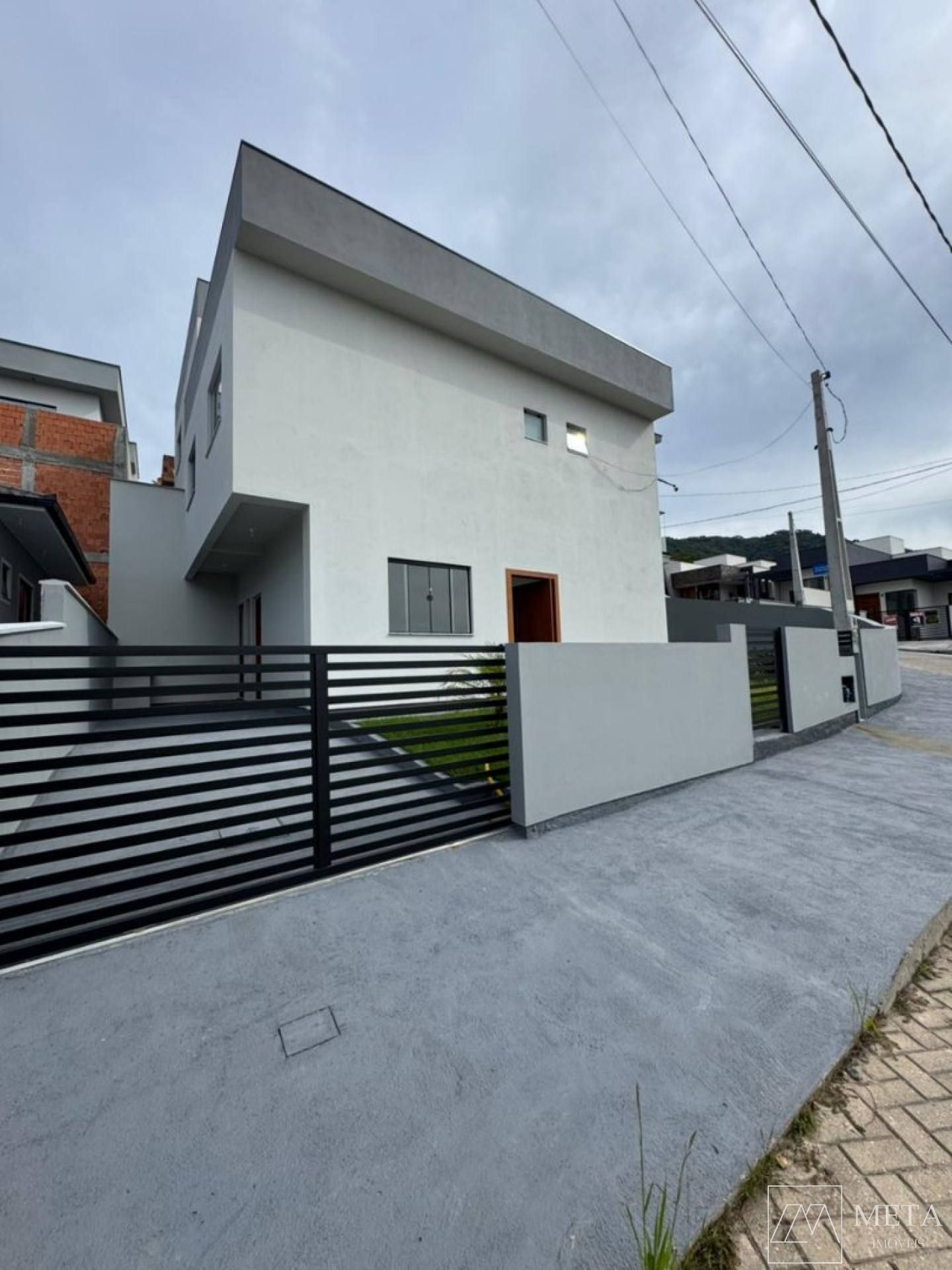 Sobrado com 3 dormitórios (1 suíte) em Forquilhas - São José/SC
