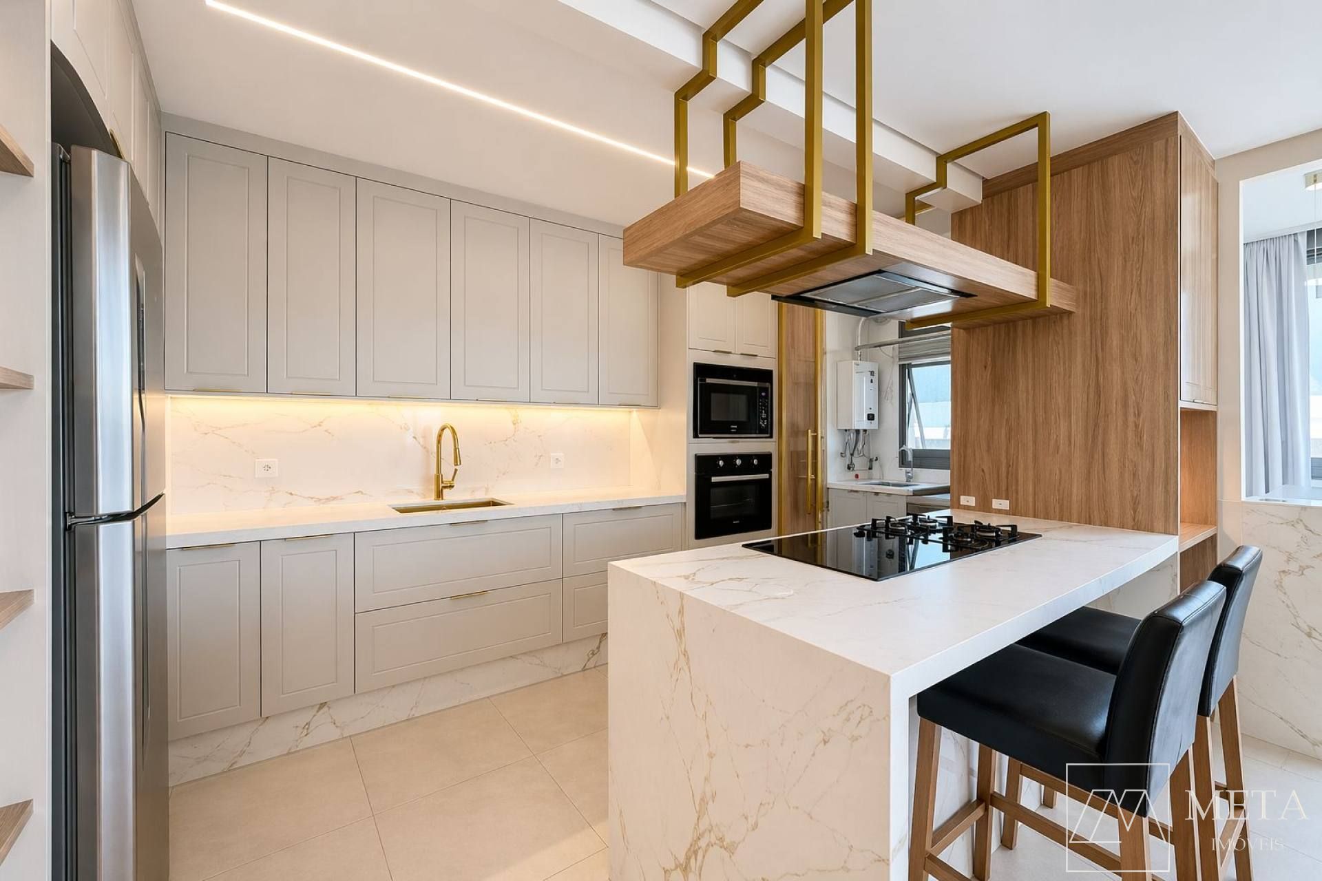 Apartamento com 3 dormitórios (2 suítes) em Barreiros - São José/SC