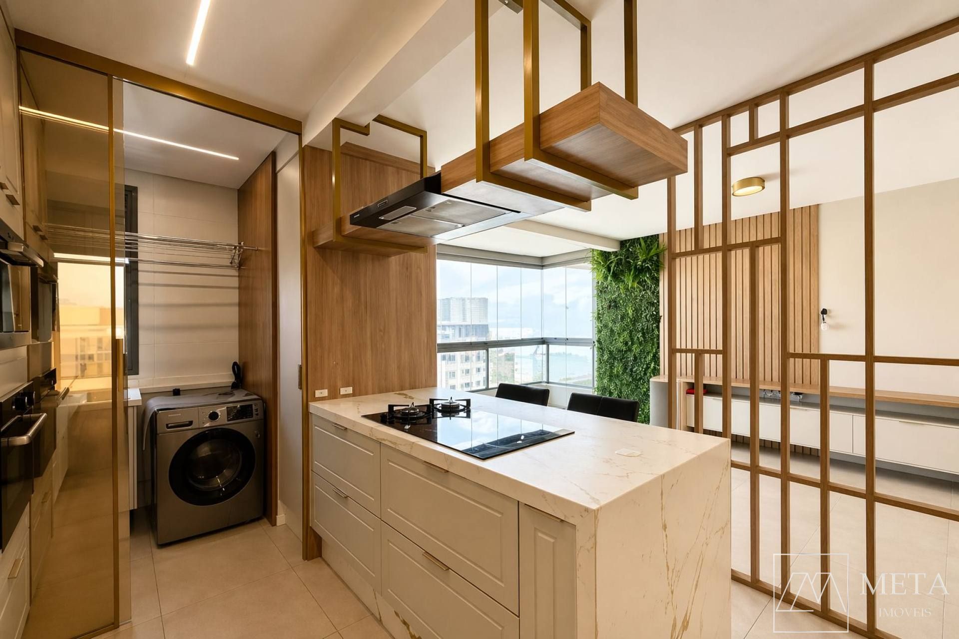 Apartamento com 3 dormitórios (2 suítes) em Barreiros - São José/SC