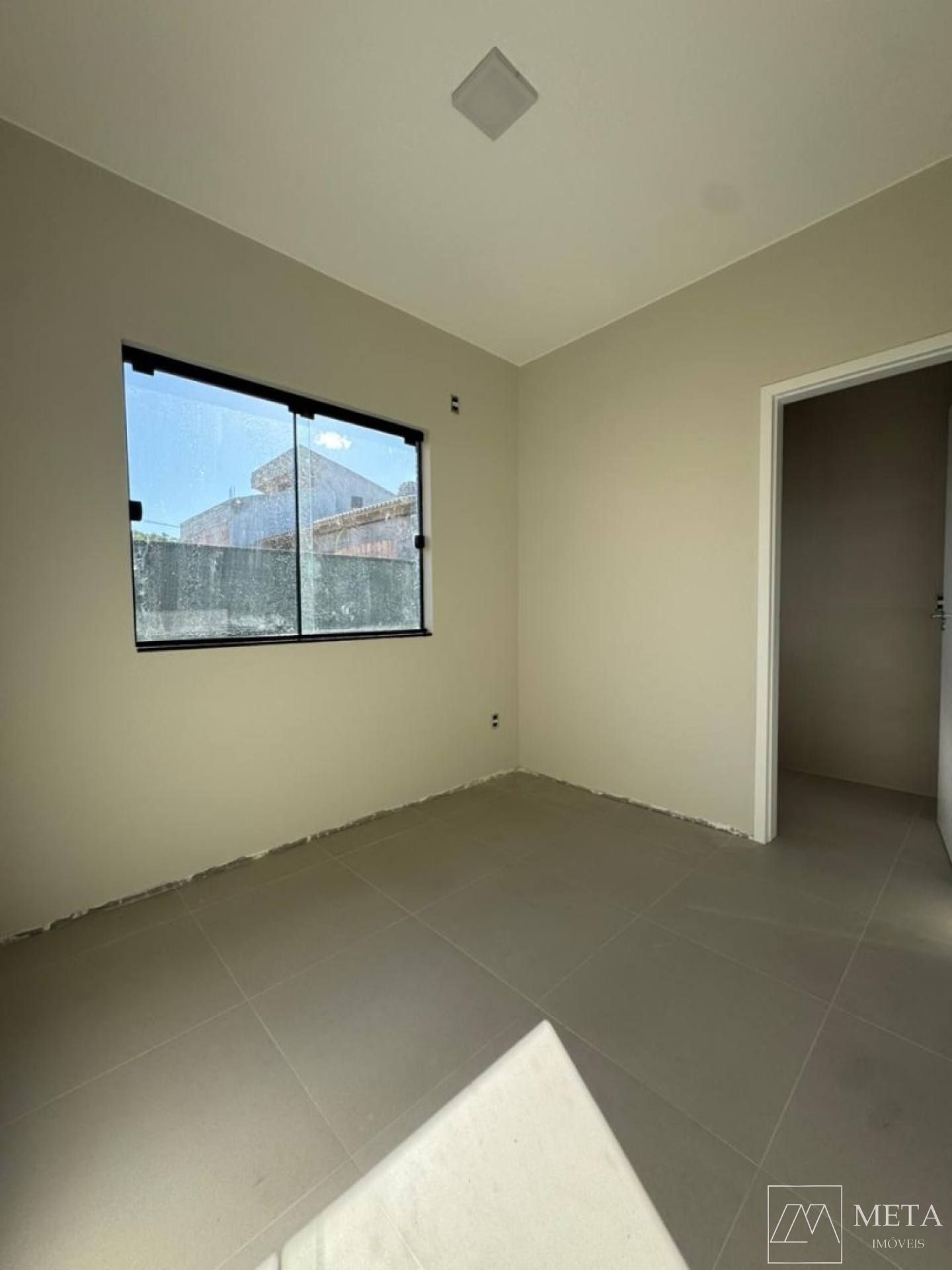 Casa com 2 dormitórios (1 suíte) em Forquilhas - São José/SC
