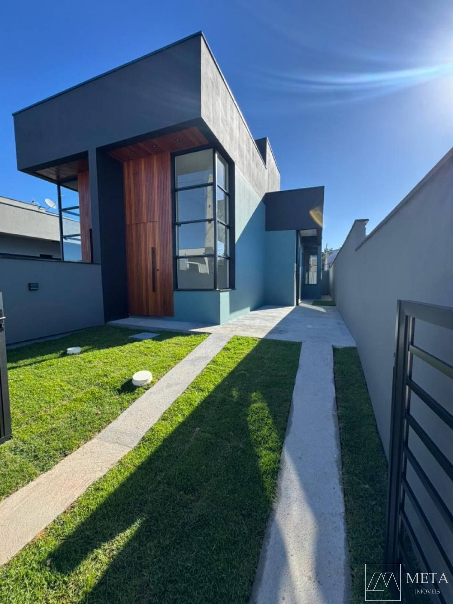 Casa com 2 dormitórios (1 suíte) em Forquilhas - São José/SC