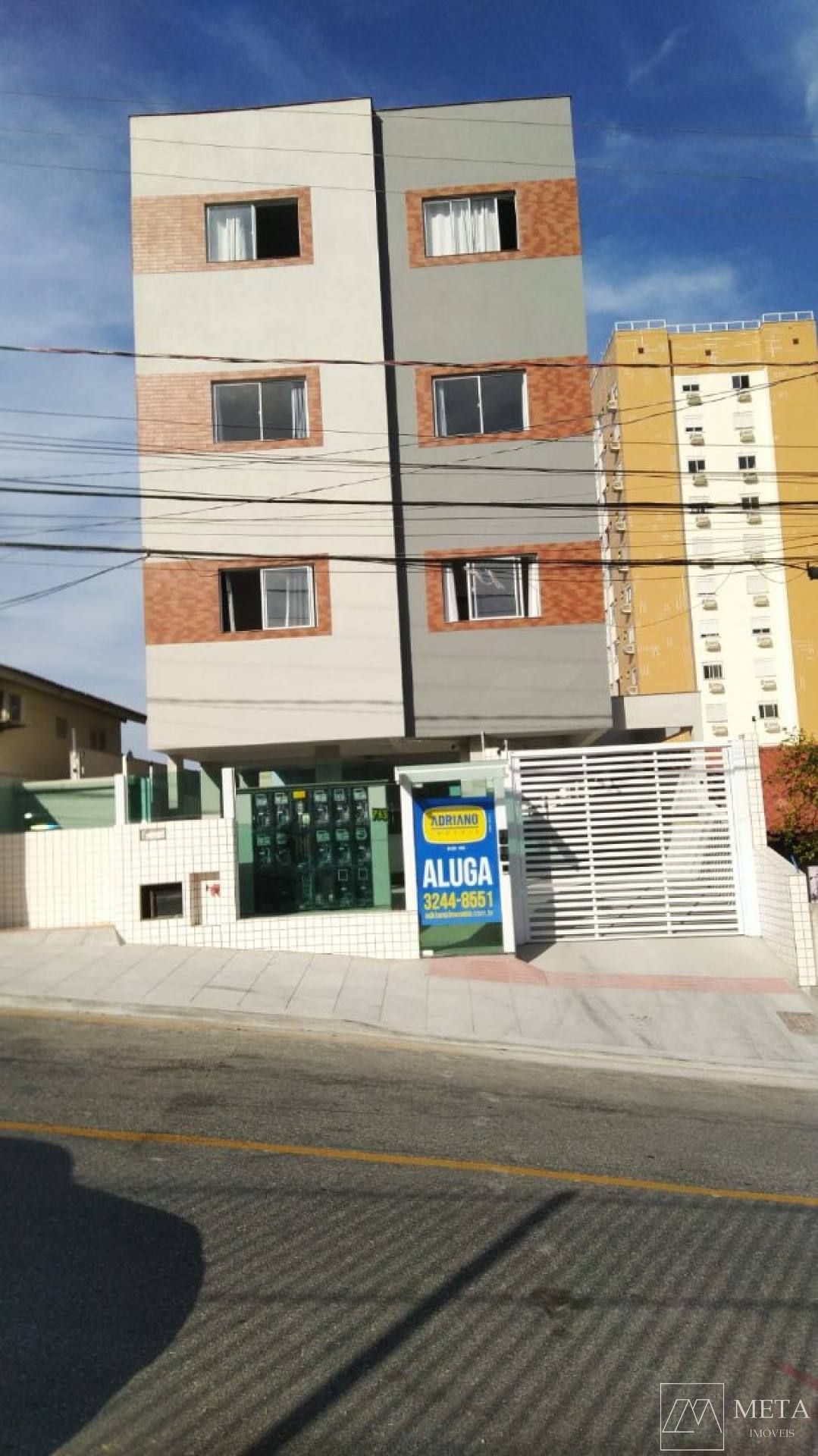 Prédio à Venda em Região Valorizada, Ideal para Investimento em Barreiros - São José/SC