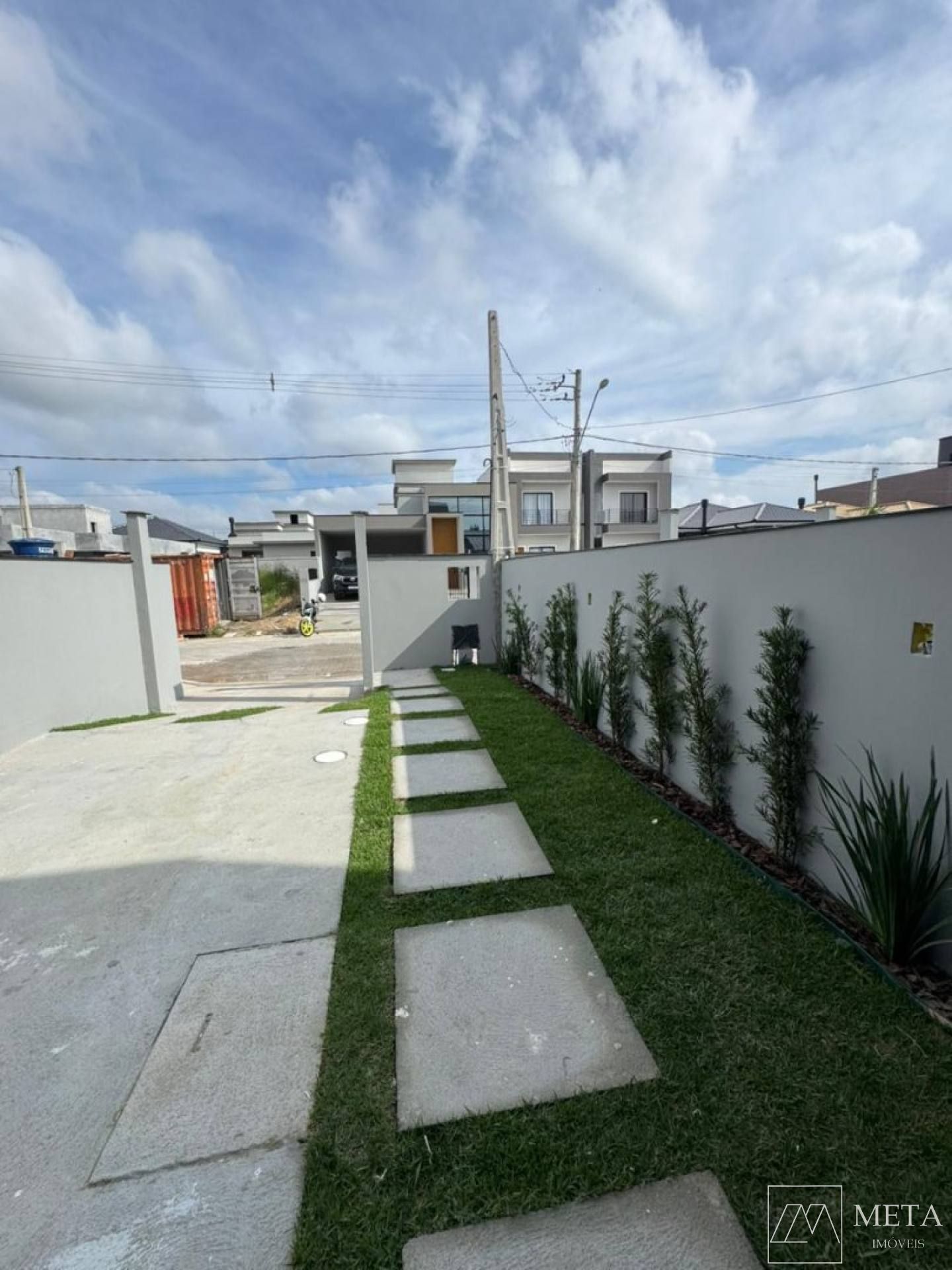 Sobrado com 2 dormitórios (1 suíte) em Forquilhas - São José/SC