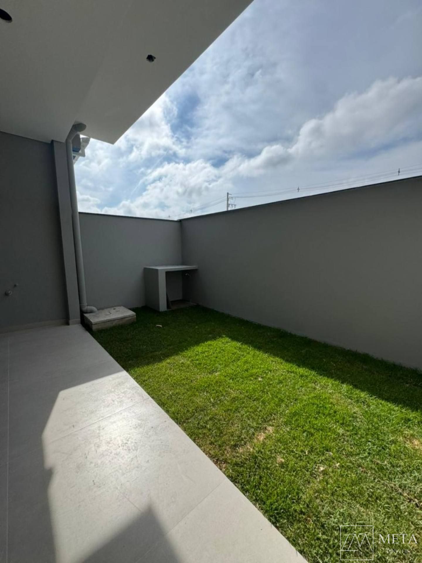 Sobrado com 2 dormitórios (1 suíte) em Forquilhas - São José/SC