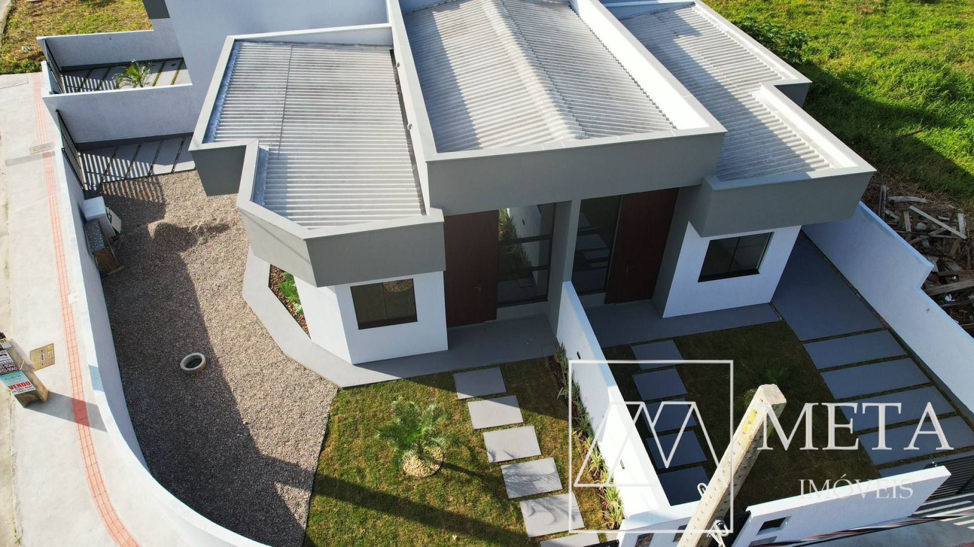 Casas Novas na Guarda do Cubatão – Terreno de Esquina na Avenida Principal
