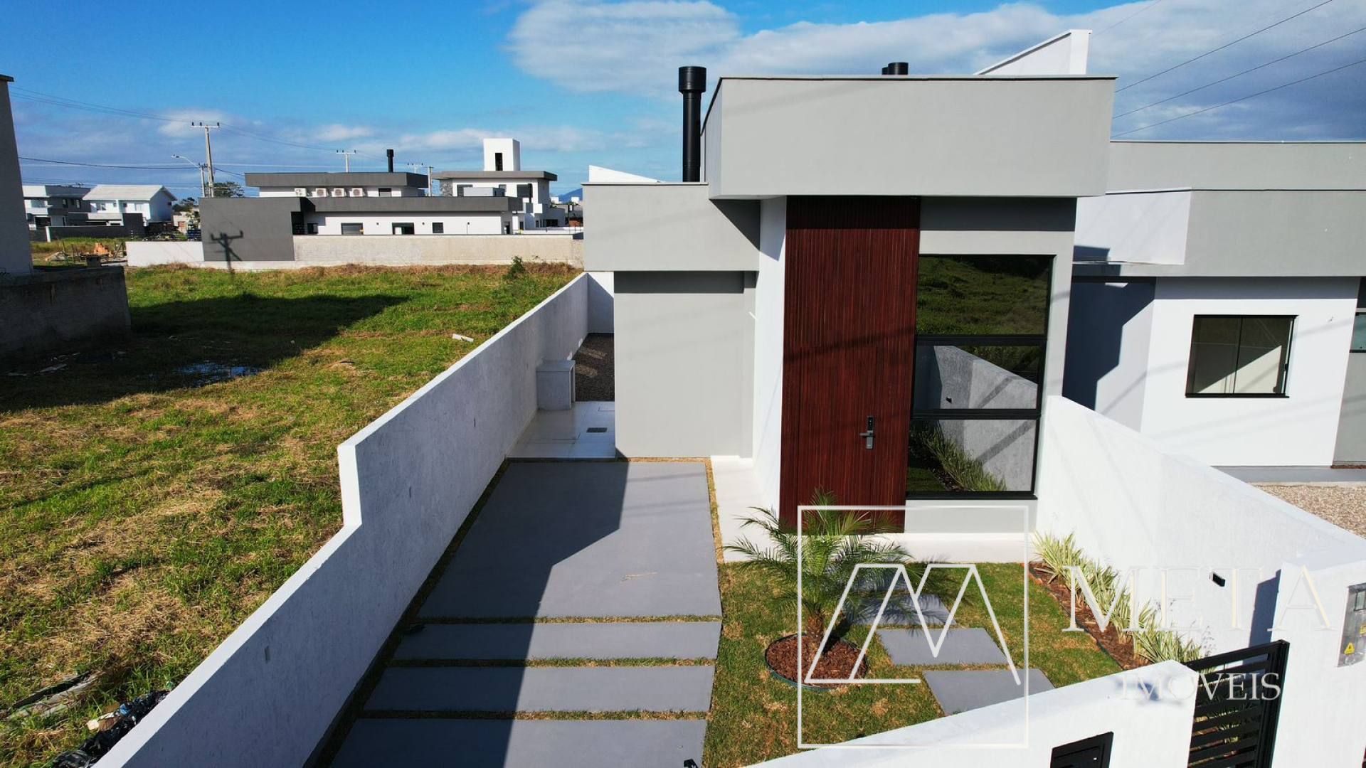 Casas Novas na Guarda do Cubatão – Terreno de Esquina na Avenida Principal