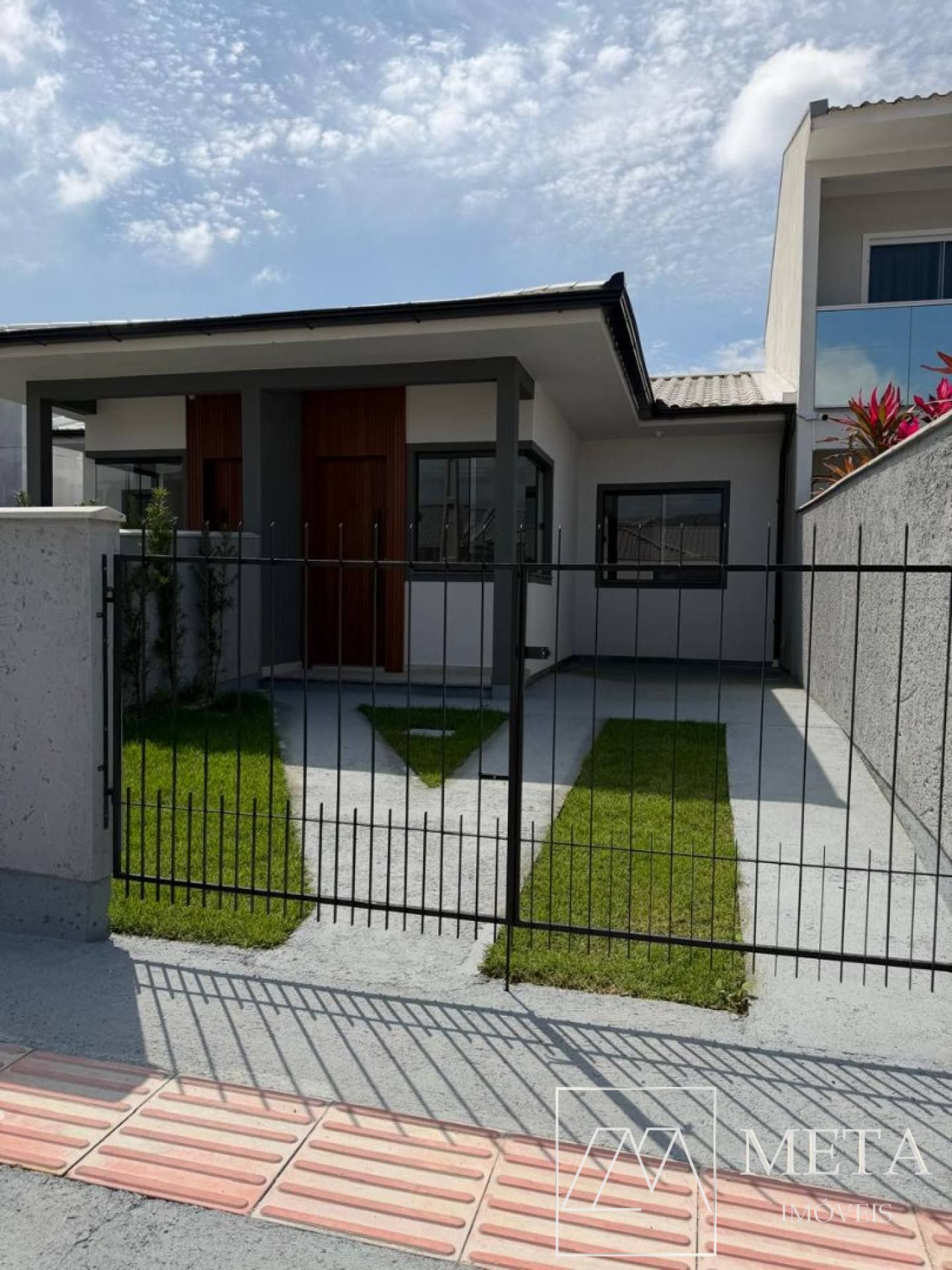 CASA À VENDA – LOTEAMENTO VALE VERDE