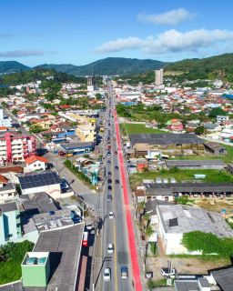 IMÓVEL COM 02 DORMITÓRIOS SENDO 01 SUÍTE BALN. PER
