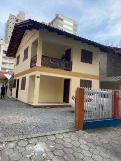 CASA DE VERÃO NA 2º QUADRA DO MAR