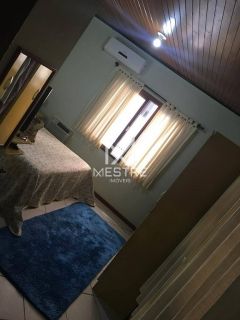 CASA NA QUADRA MAR EM MEIA PRAIA