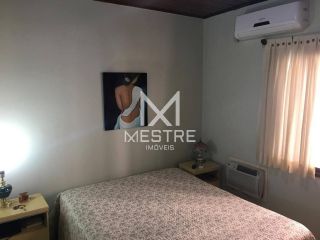 CASA NA QUADRA MAR EM MEIA PRAIA