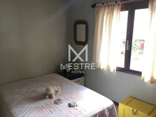 CASA NA QUADRA MAR EM MEIA PRAIA